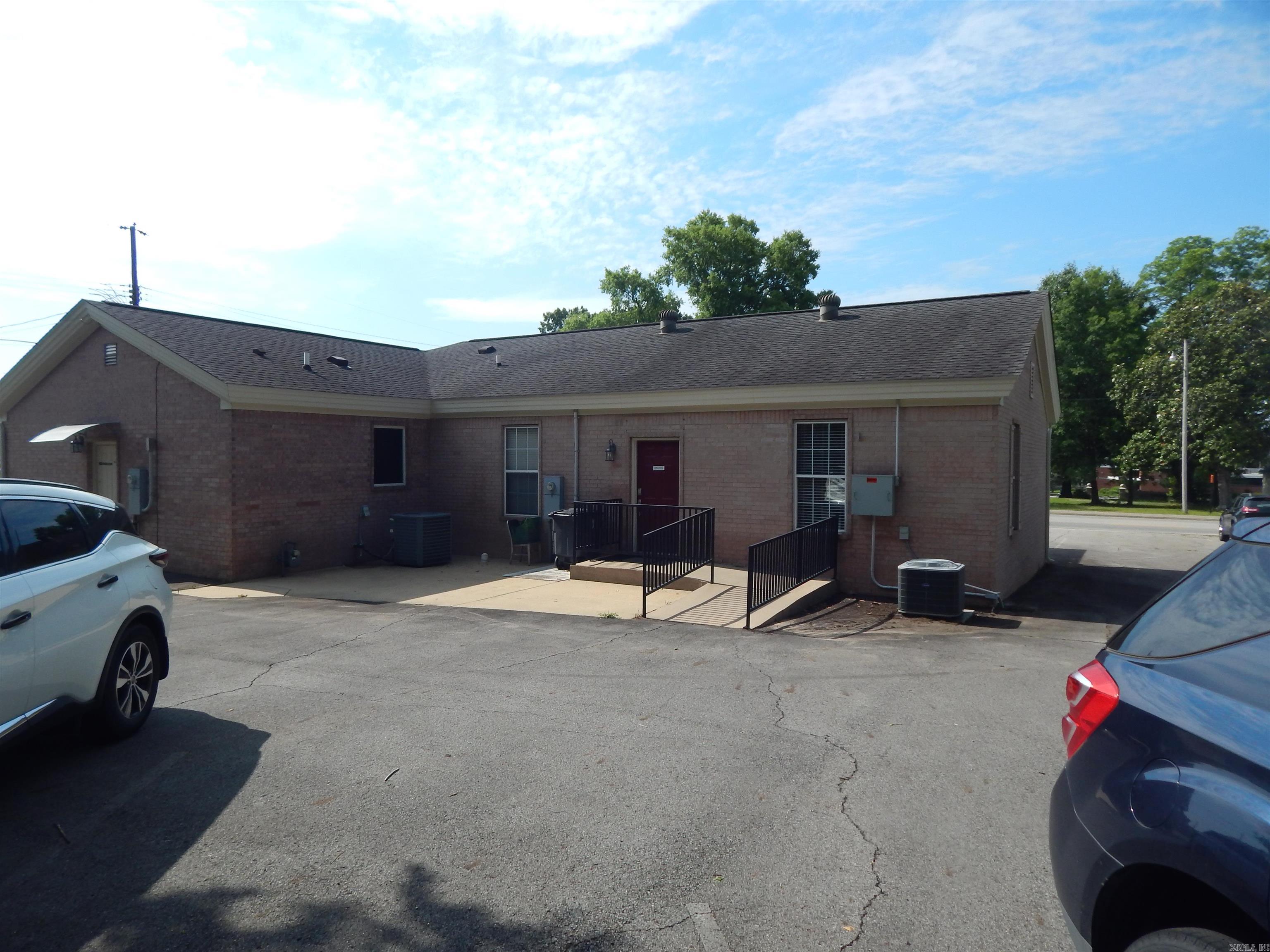 1210 E Race  Searcy, AR