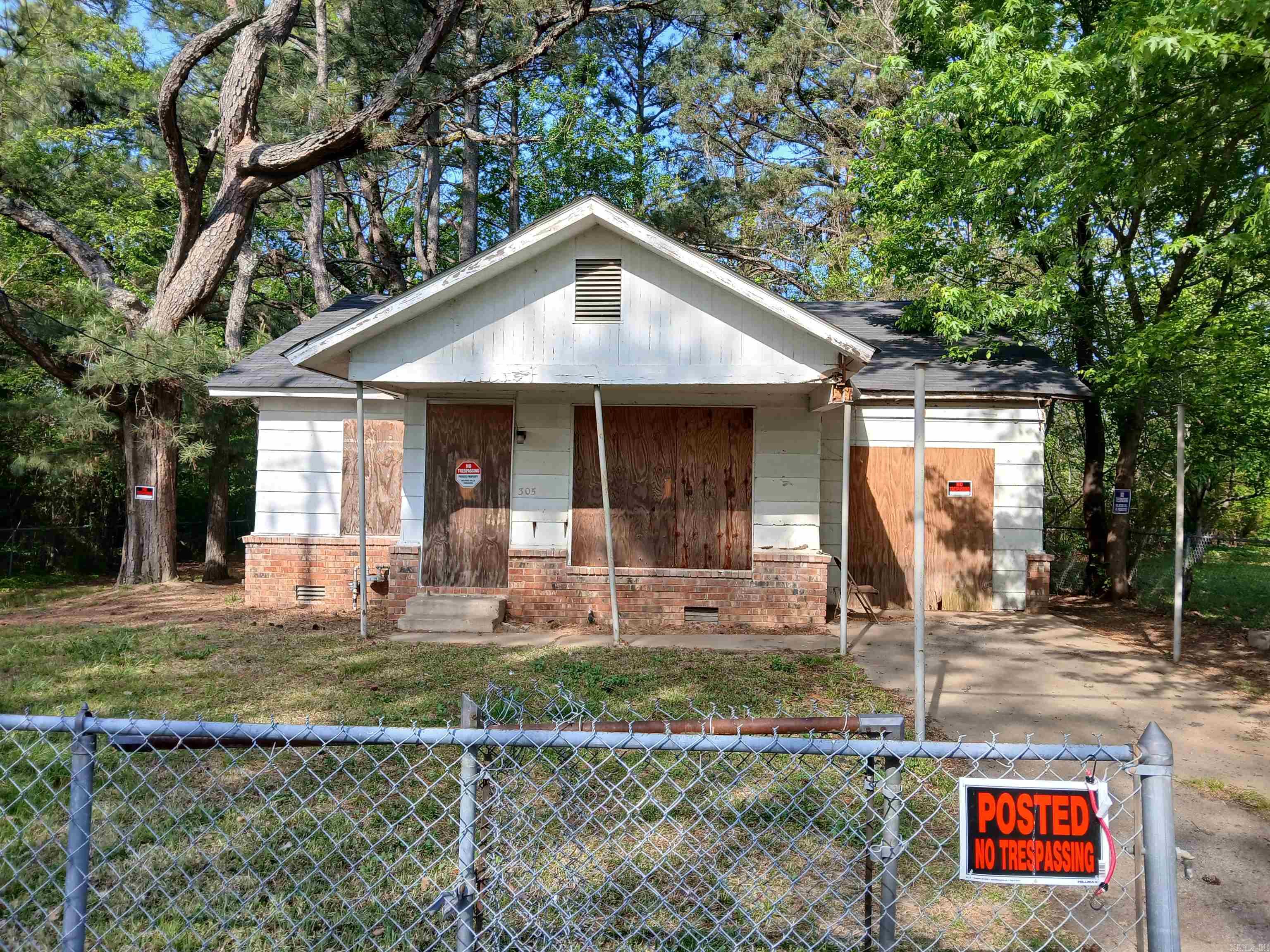 305 S College St  Searcy, AR