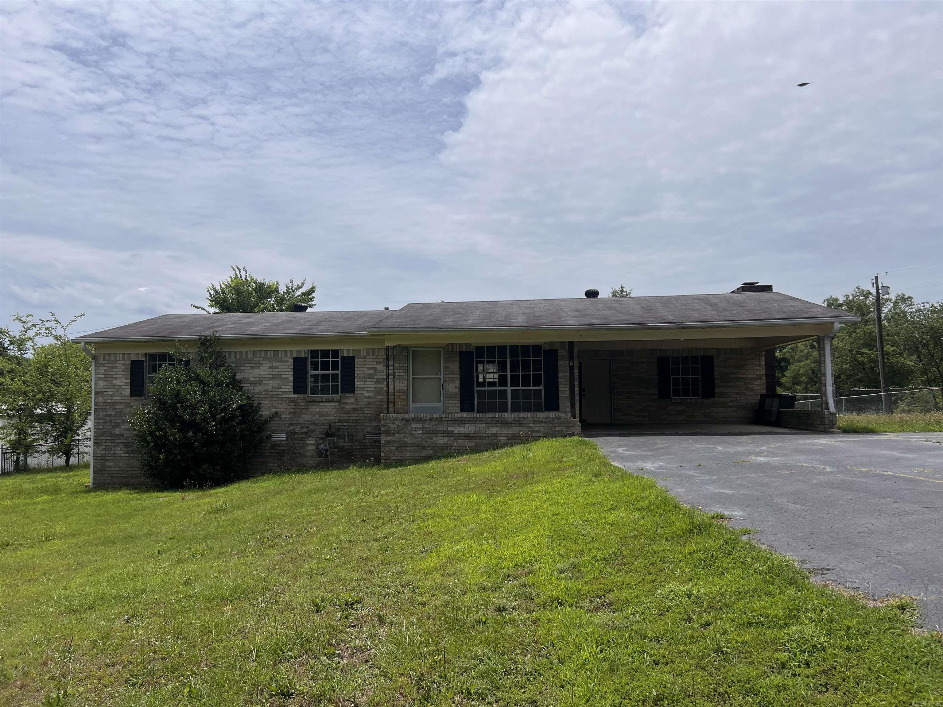 2950 Spring  Hot Springs, AR