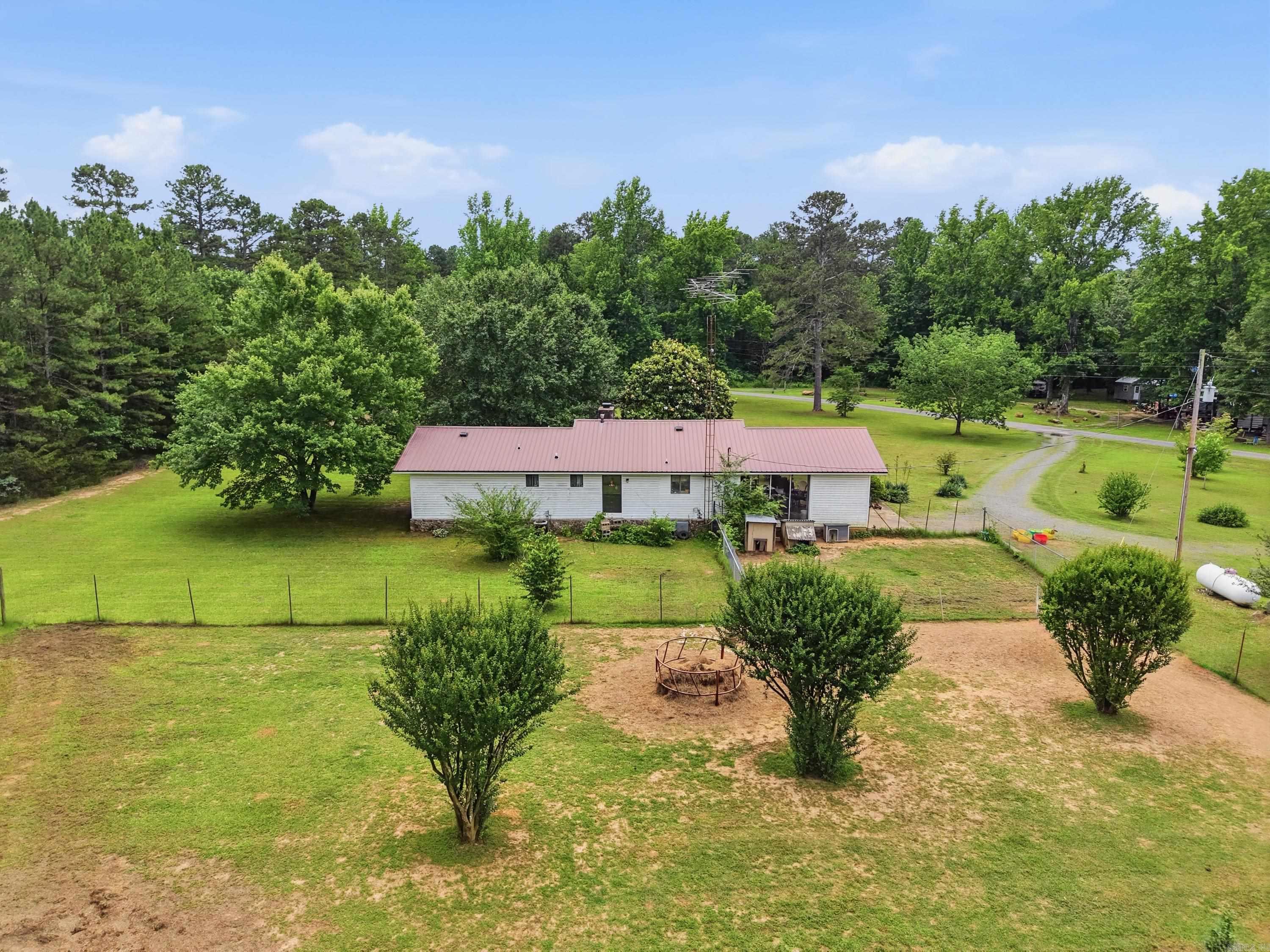 390 Wood Vine  Higden, AR