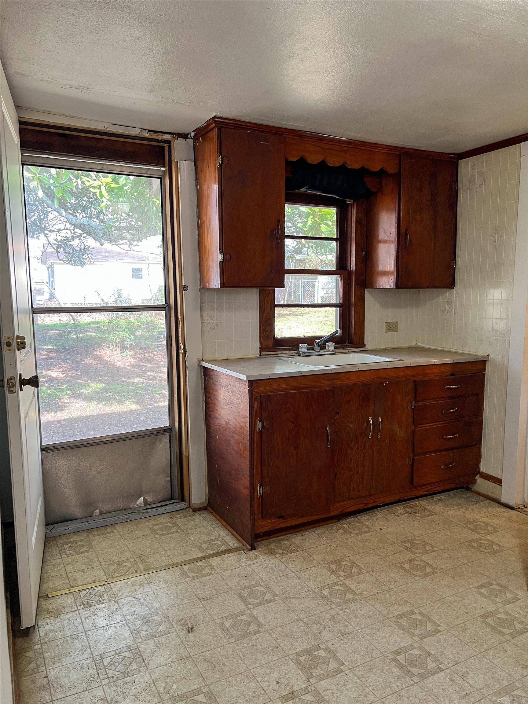 430 W Mill Street Malvern, AR 72104