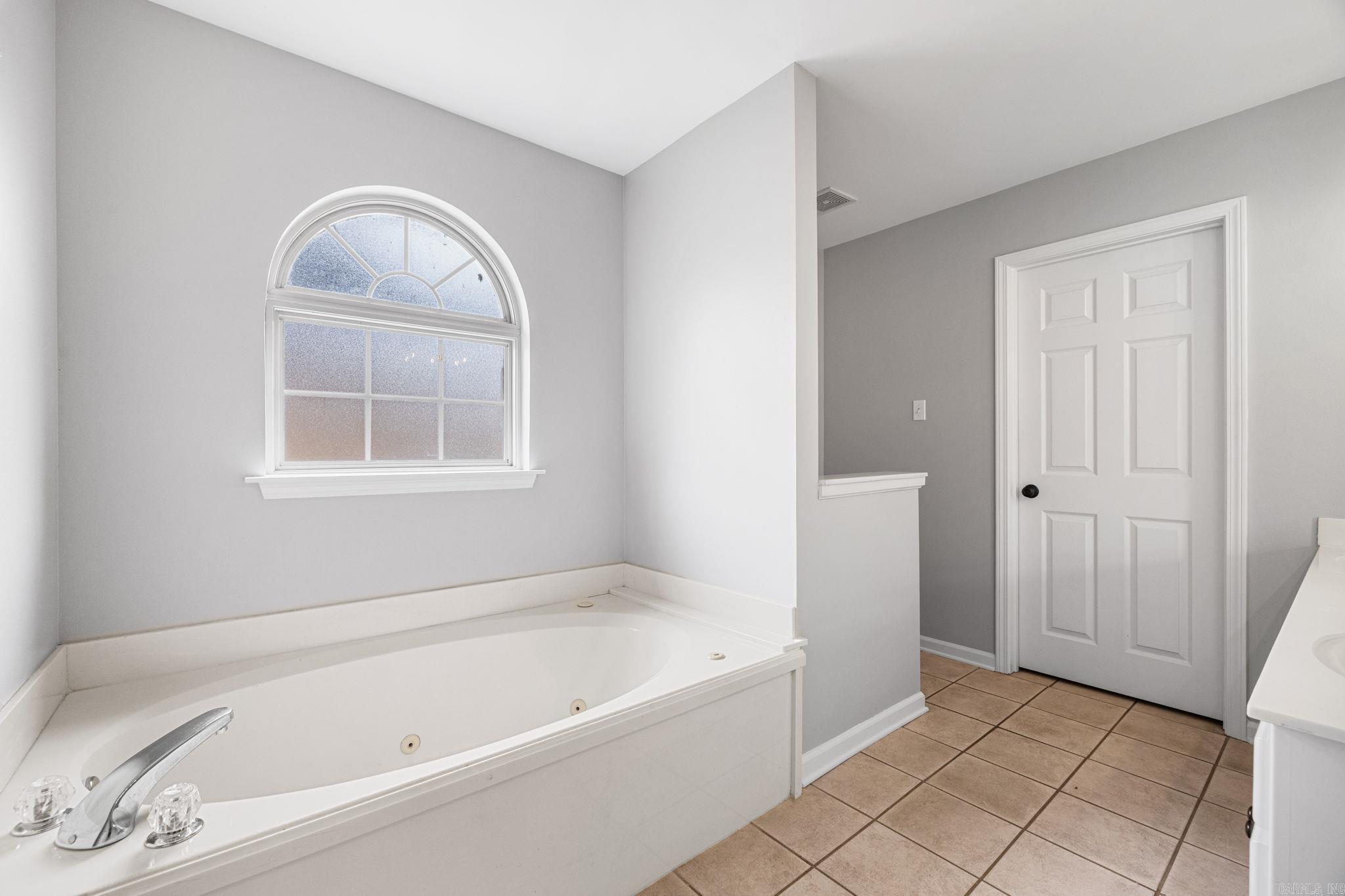 53 Country Village Cir  Cabot, AR