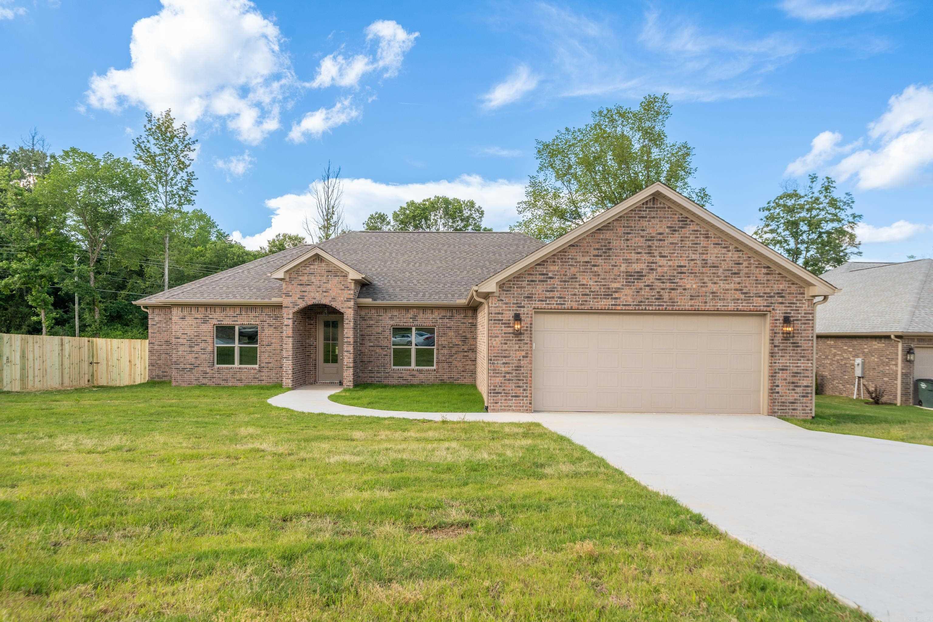 130 Petronia  Hot Springs, AR