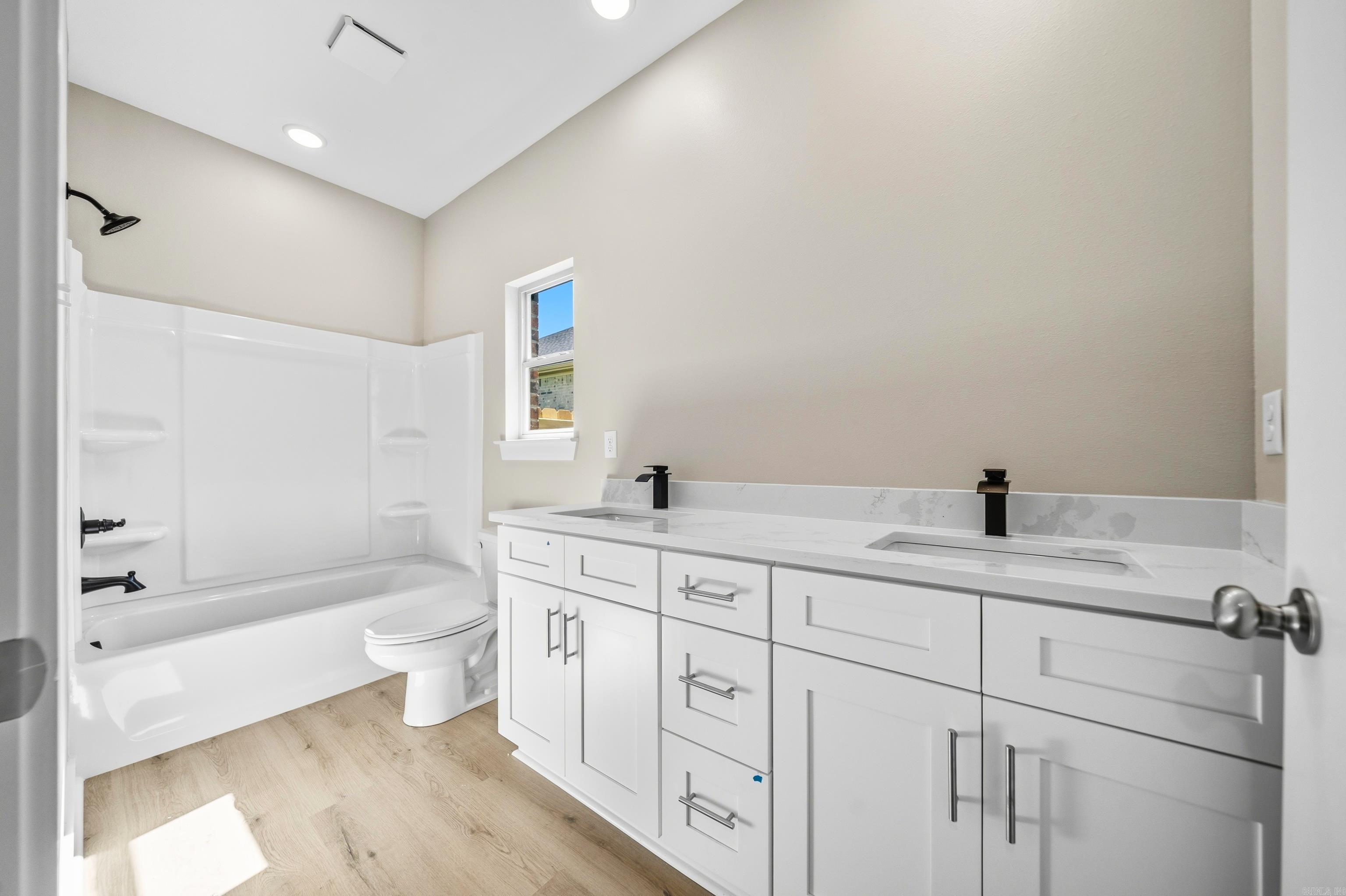 130 Petronia  Hot Springs, AR