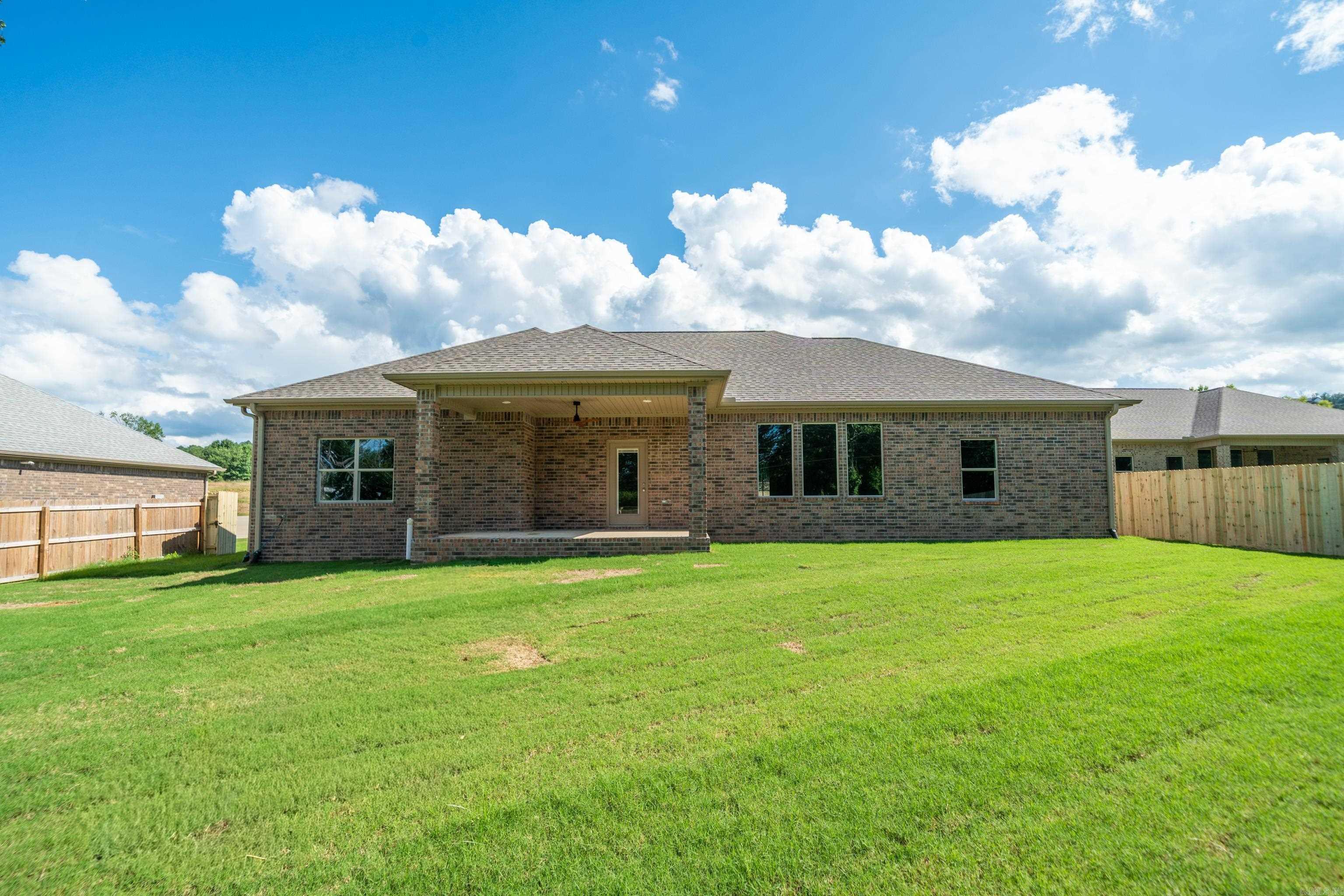 130 Petronia  Hot Springs, AR