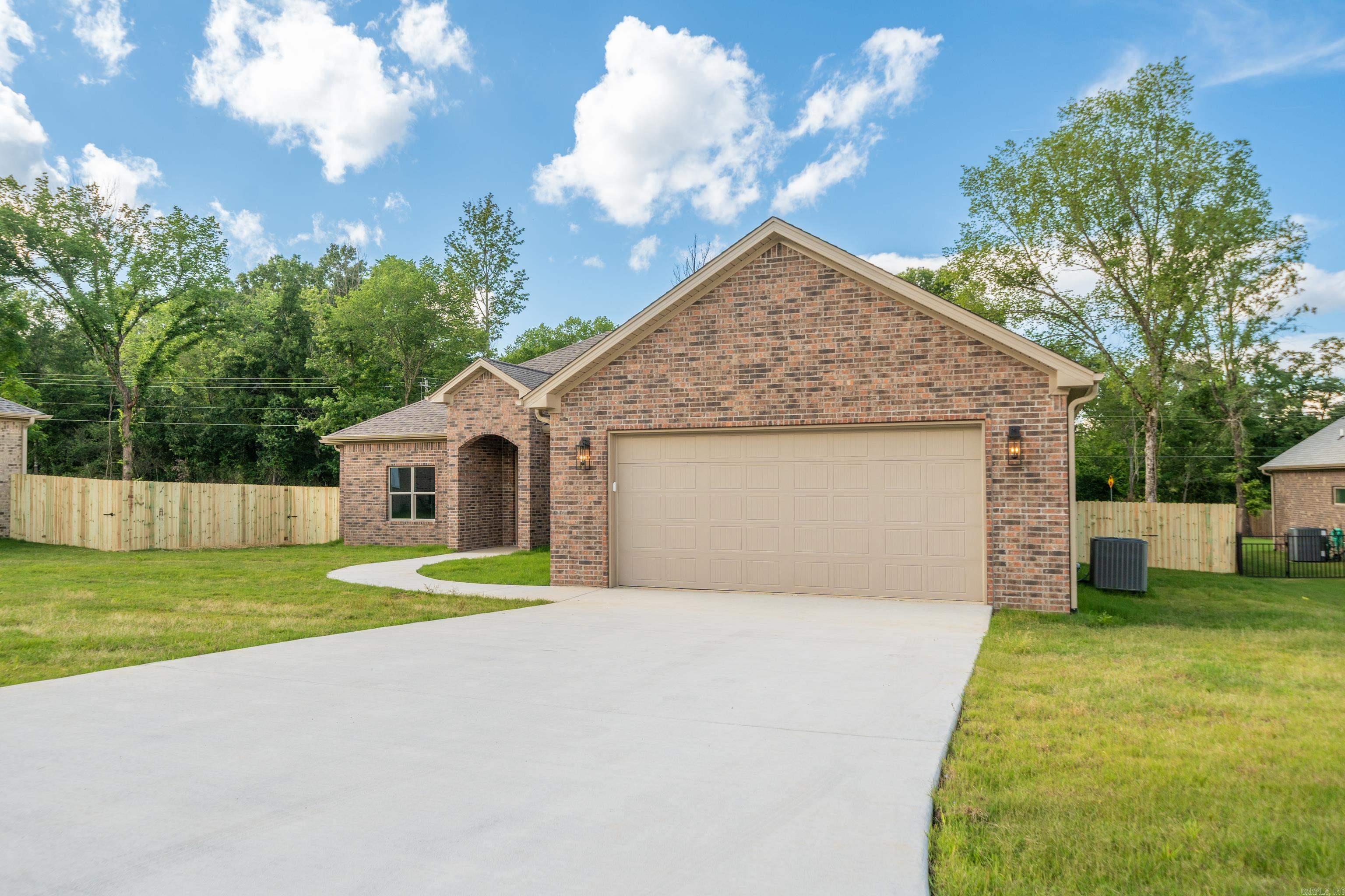 130 Petronia  Hot Springs, AR