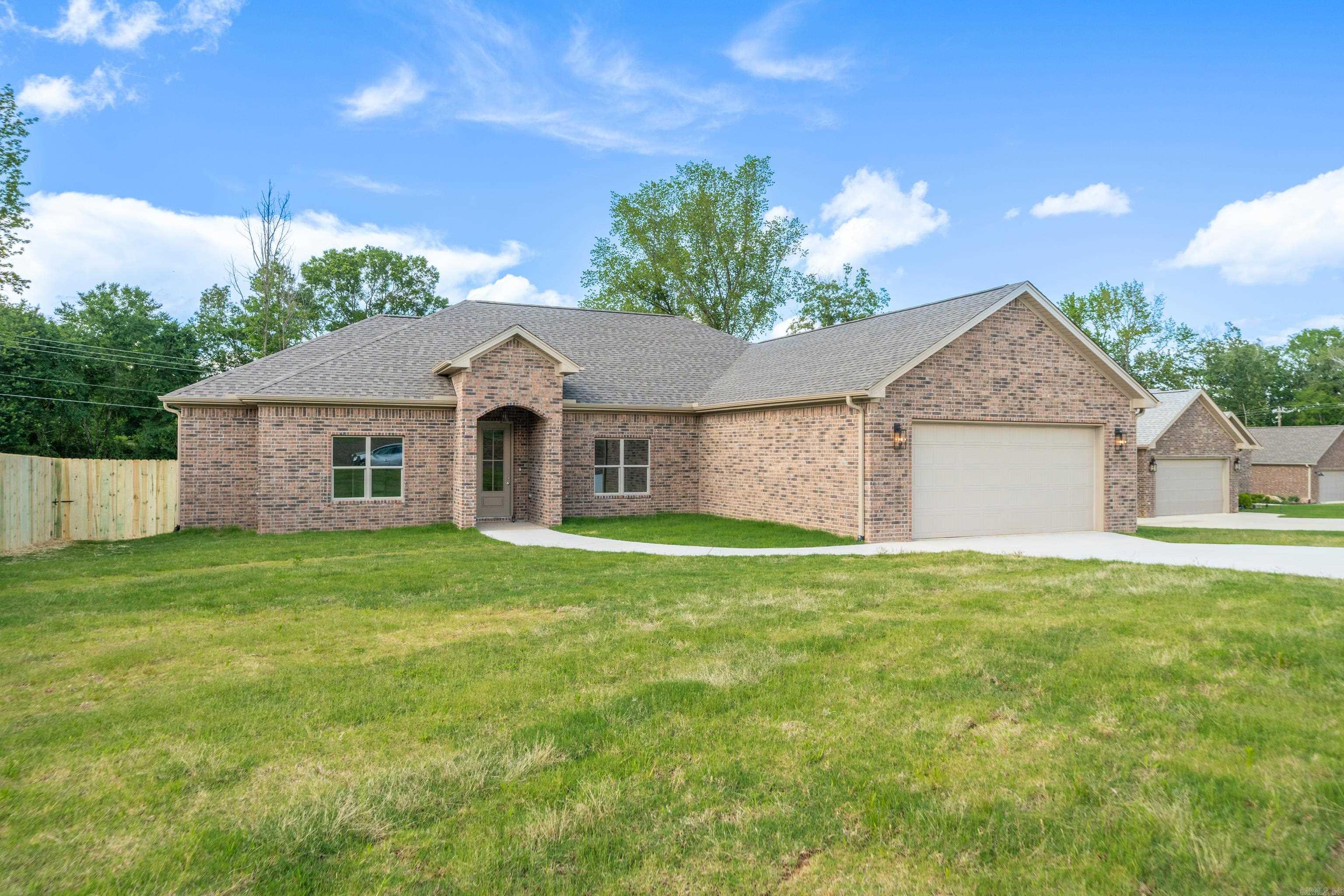 130 Petronia  Hot Springs, AR