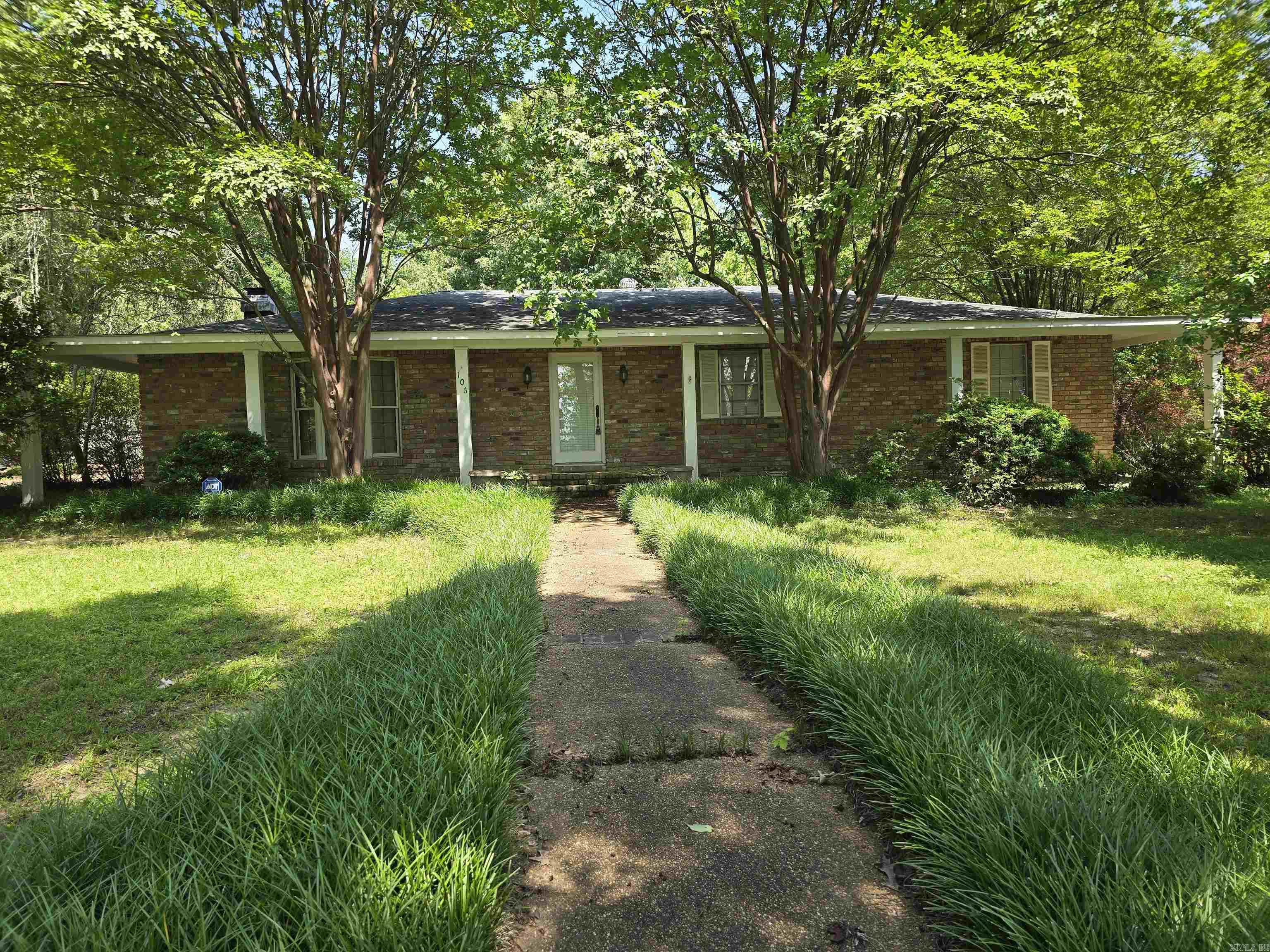 106 Honeysuckle  Helena, AR