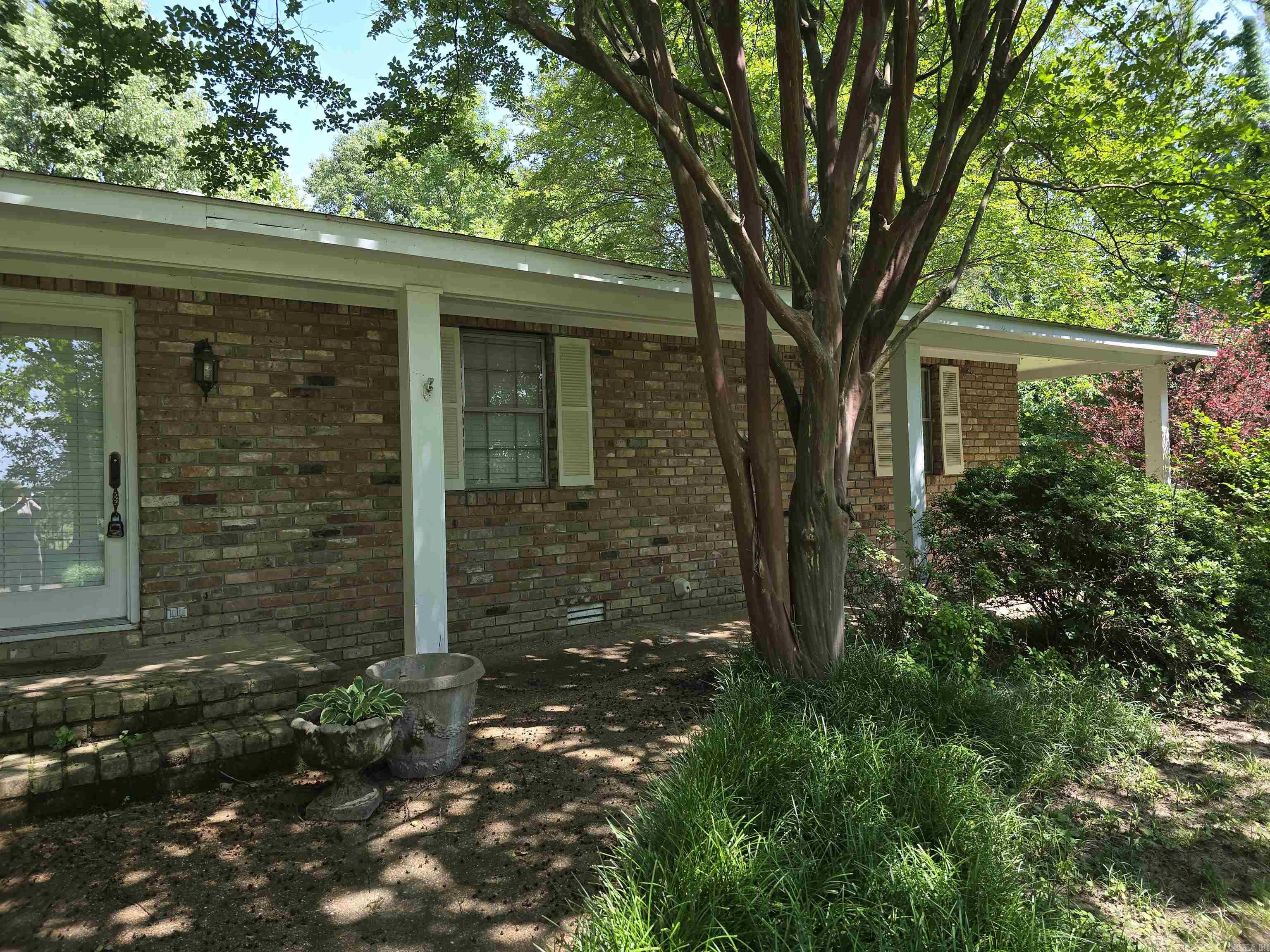106 Honeysuckle  Helena, AR