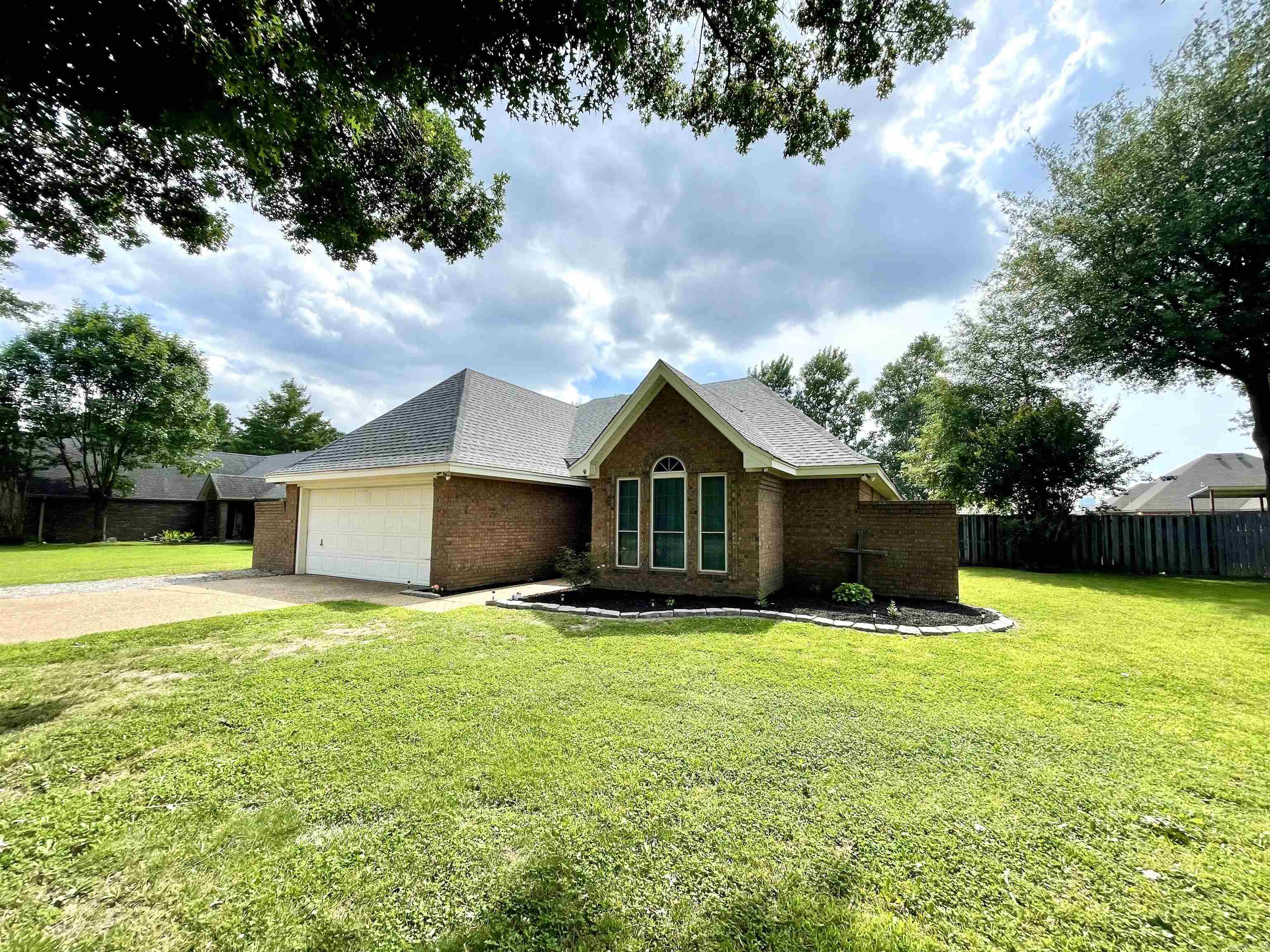 300 N Willow  Trumann, AR