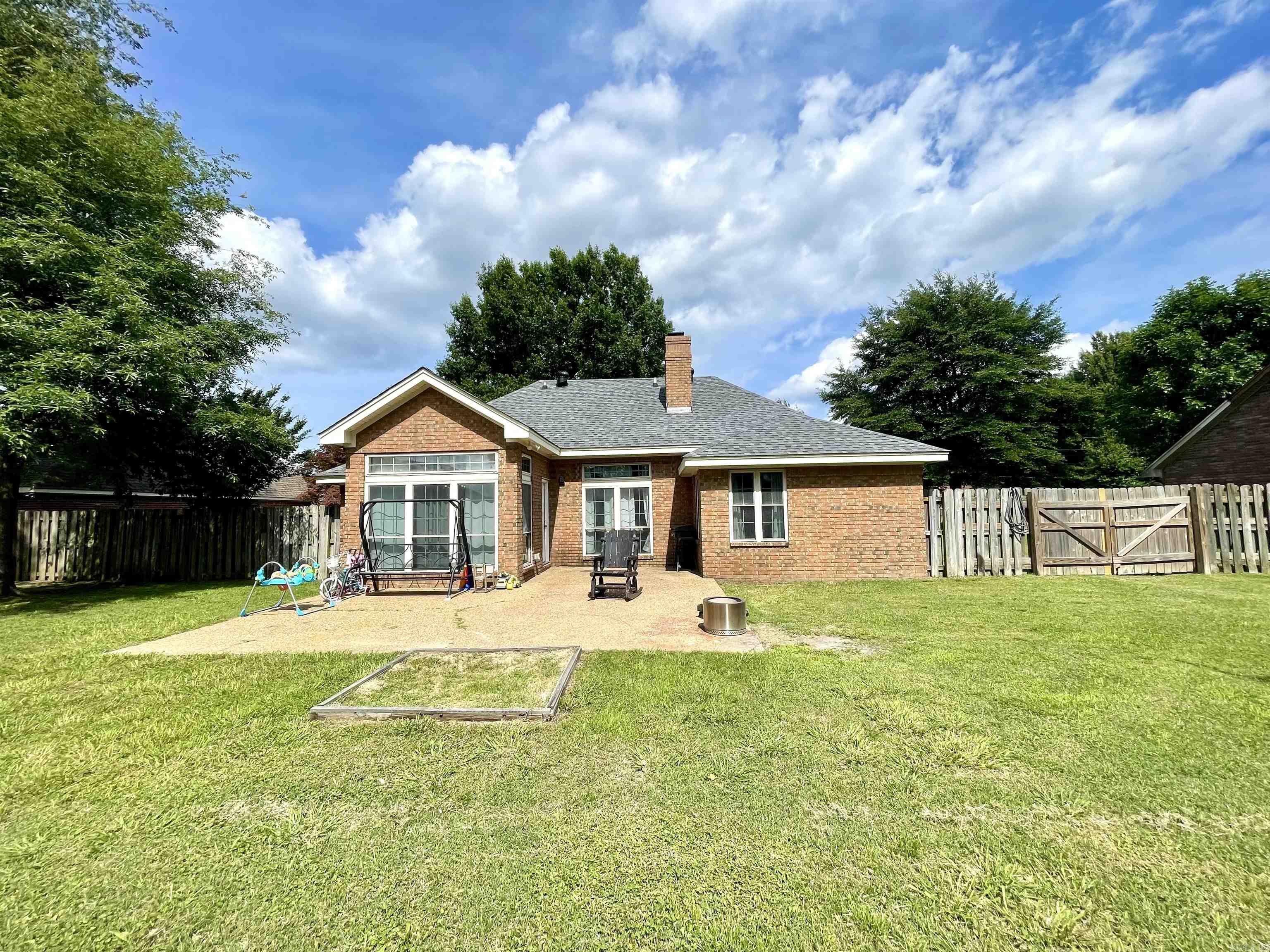 300 N Willow  Trumann, AR