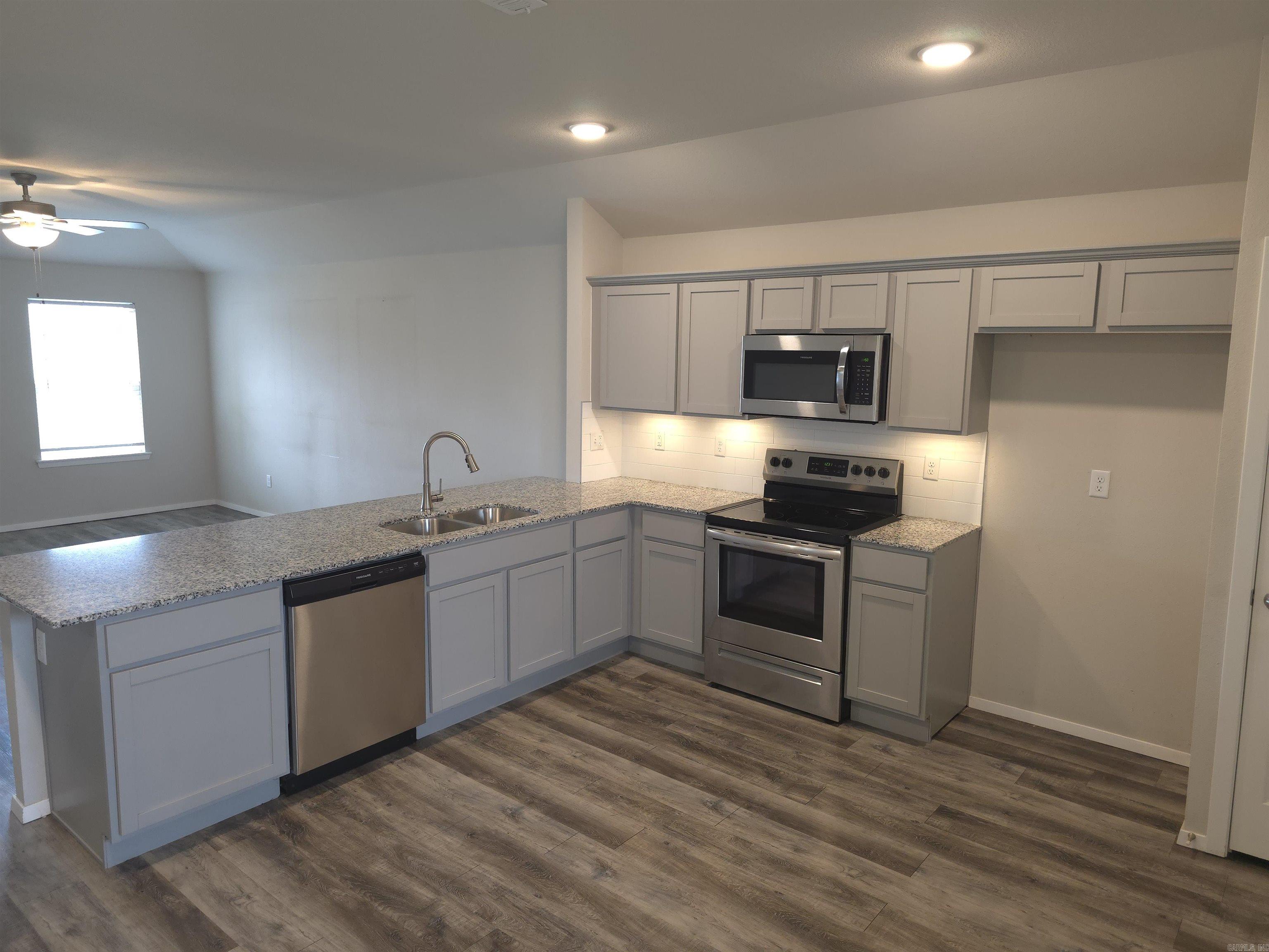 1061 E Bunting  Fayetteville, AR