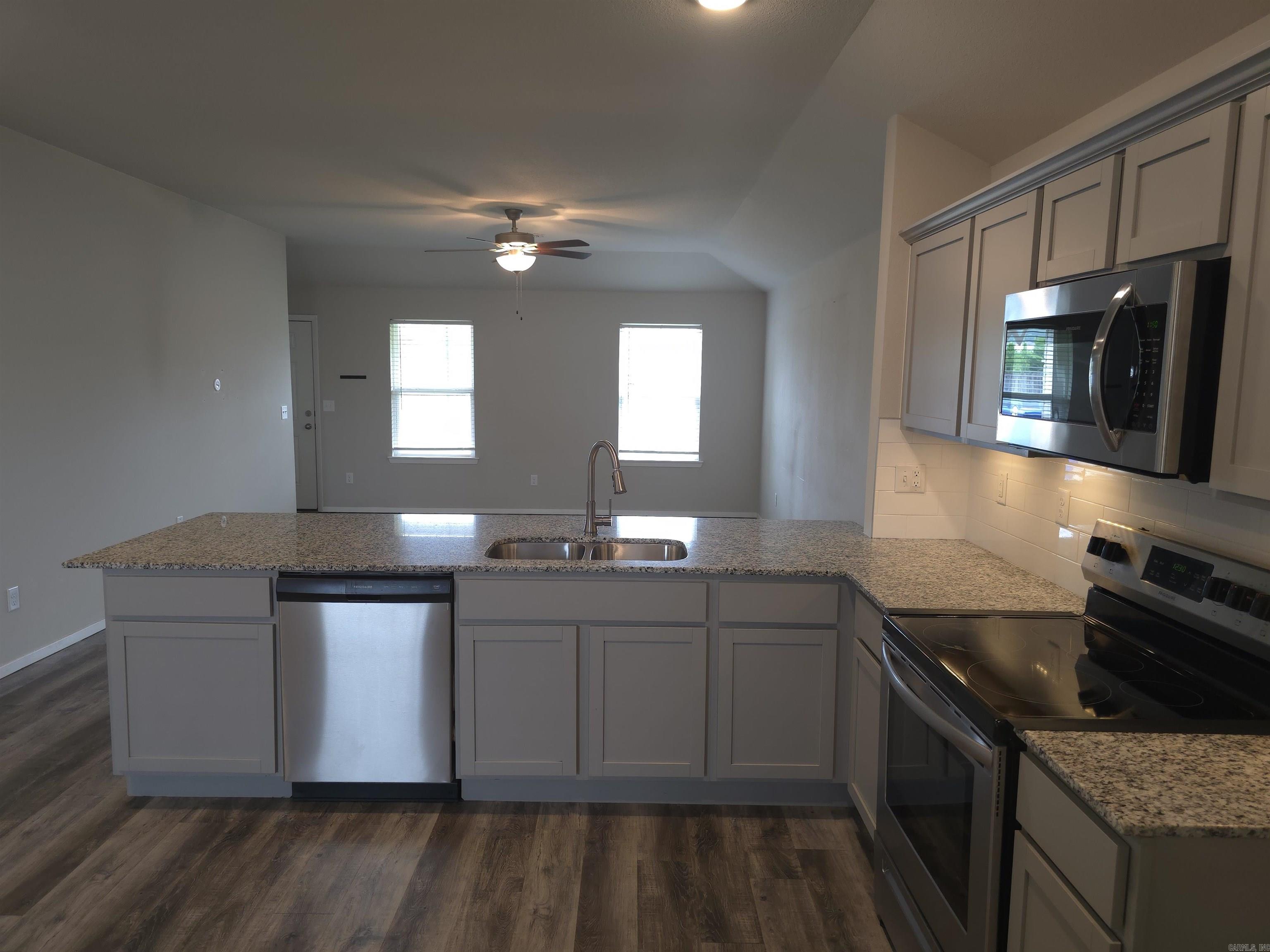 1061 E Bunting  Fayetteville, AR