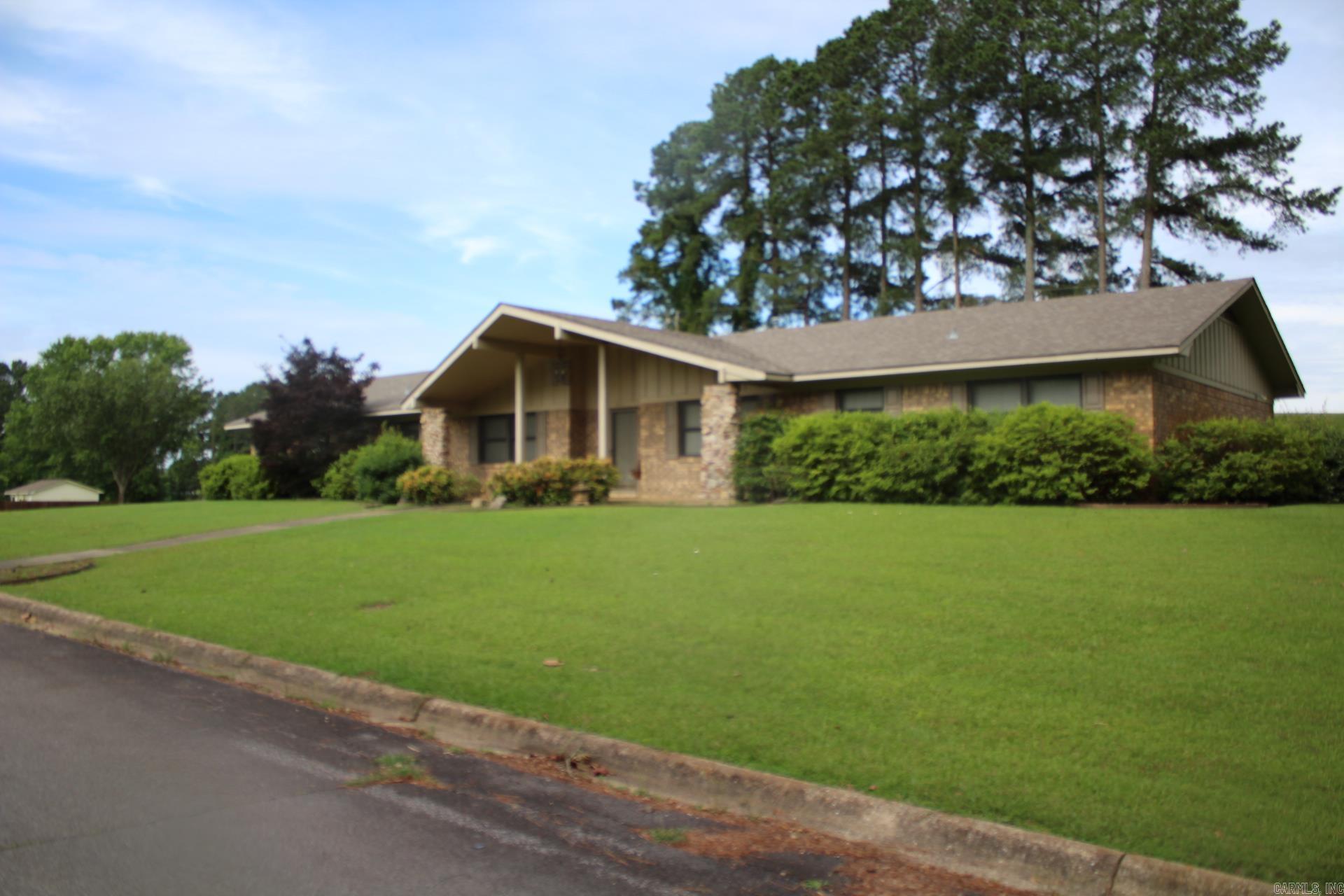 901 N 14th  Nashville, AR