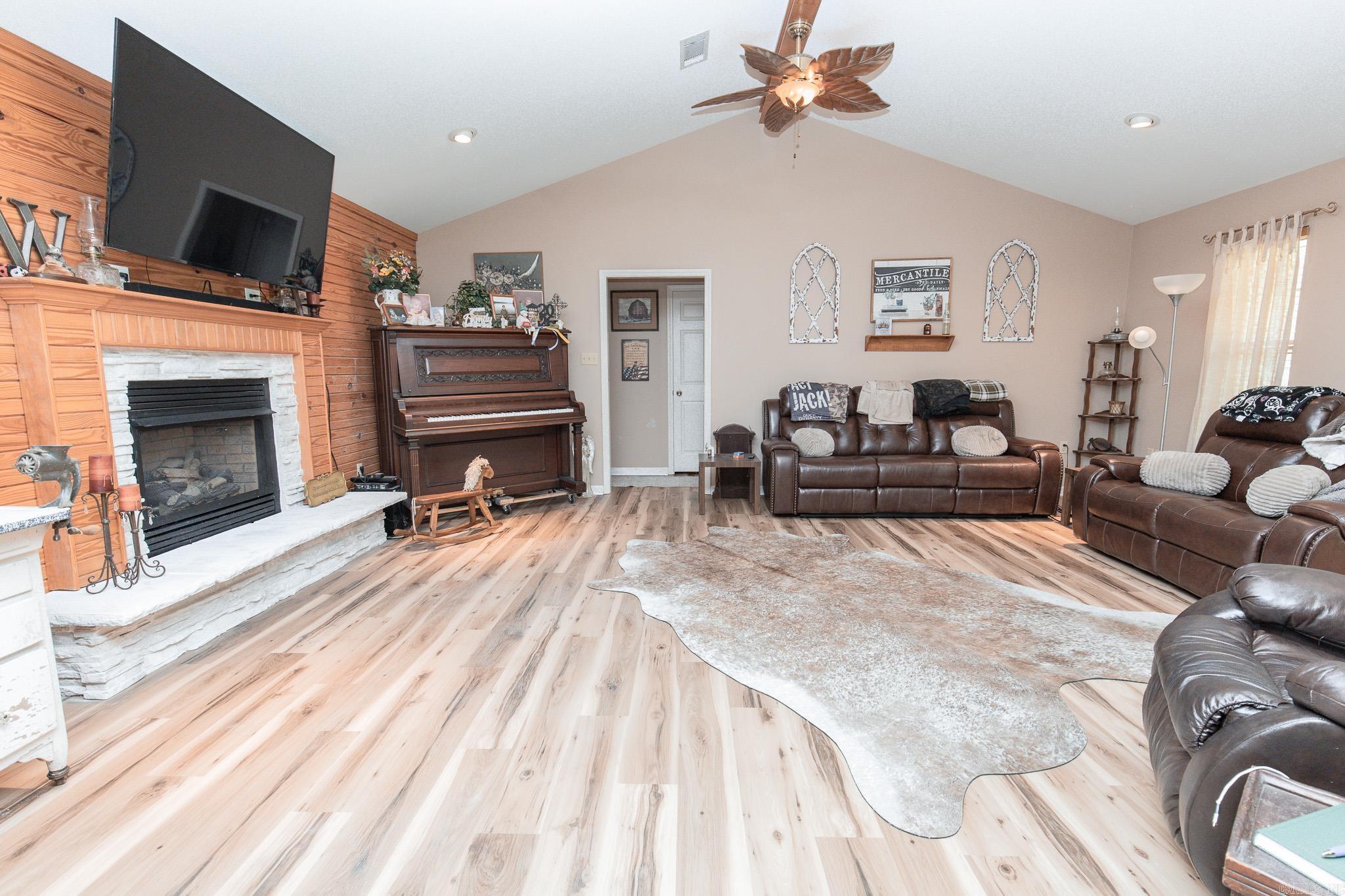 154 County Rd 736  Sheridan, AR