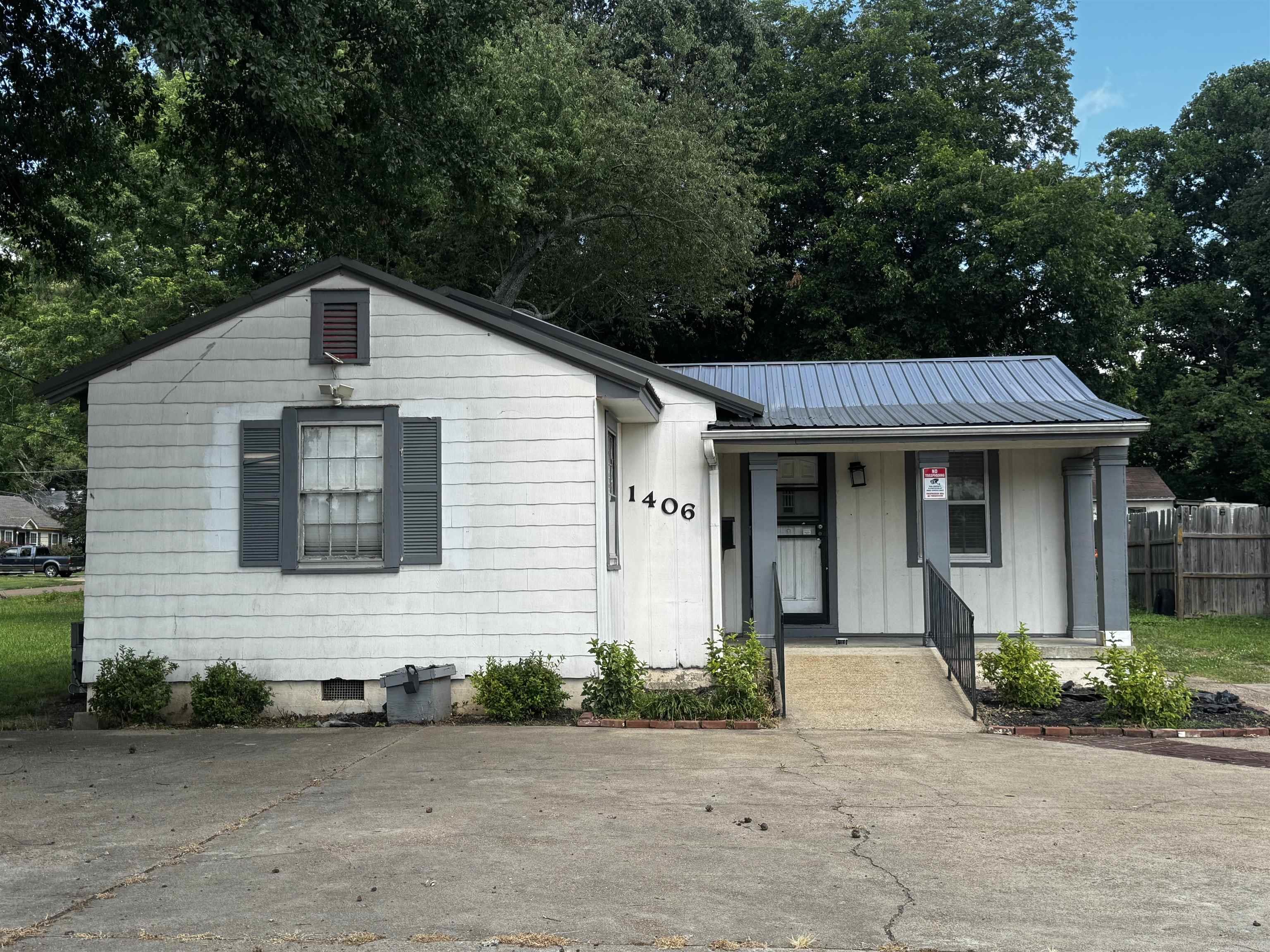 1406 N Washington