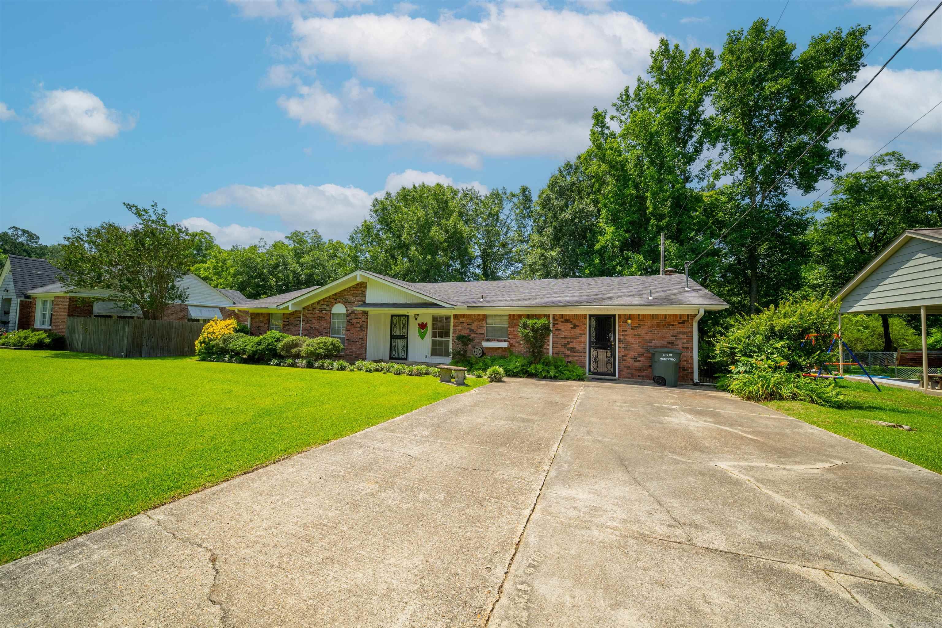 301 W Bolling  Monticello, AR