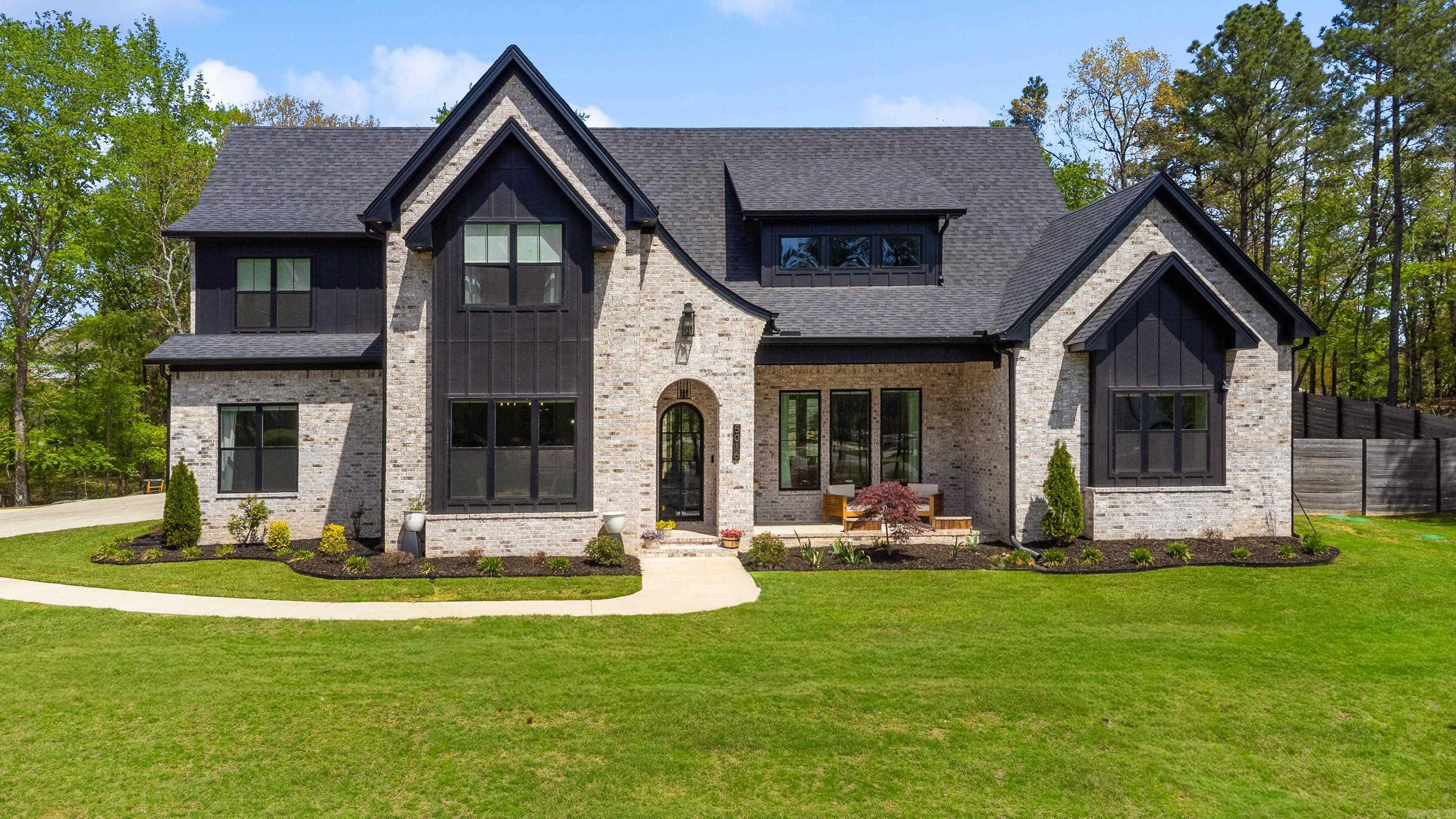 5016 Westridge Circle
