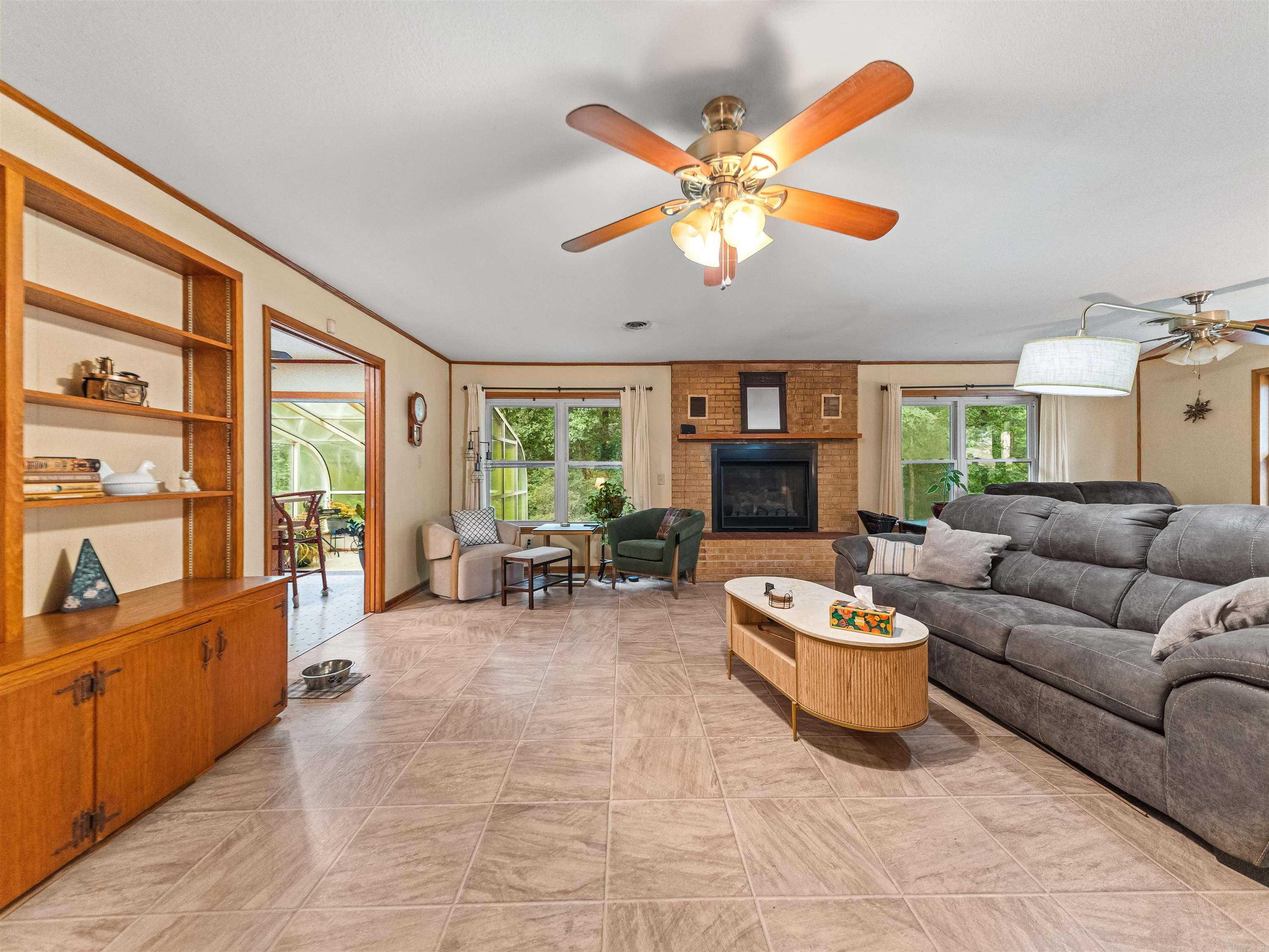 6946 US-71 S  Cove, AR