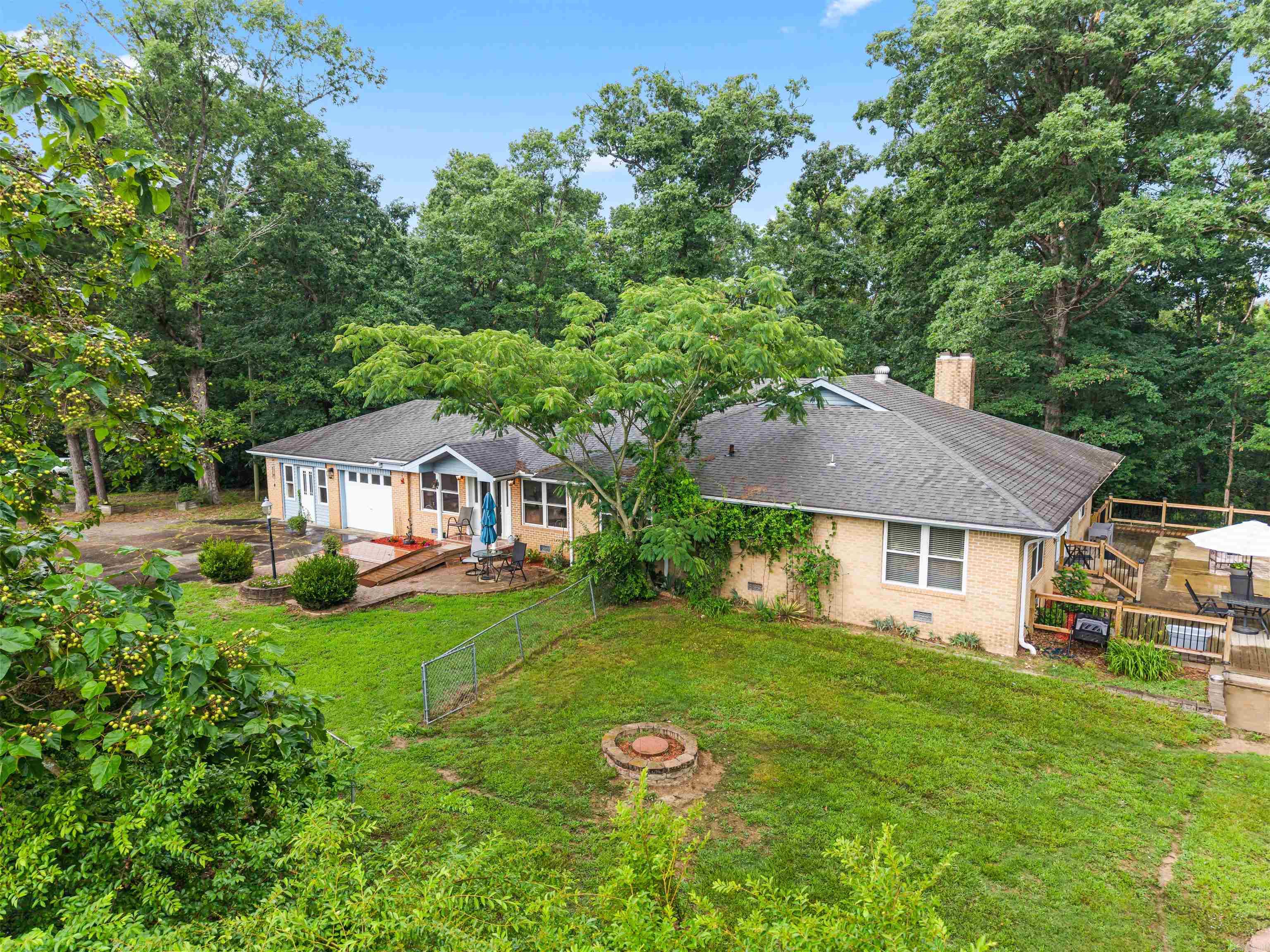 6946 US-71 S  Cove, AR