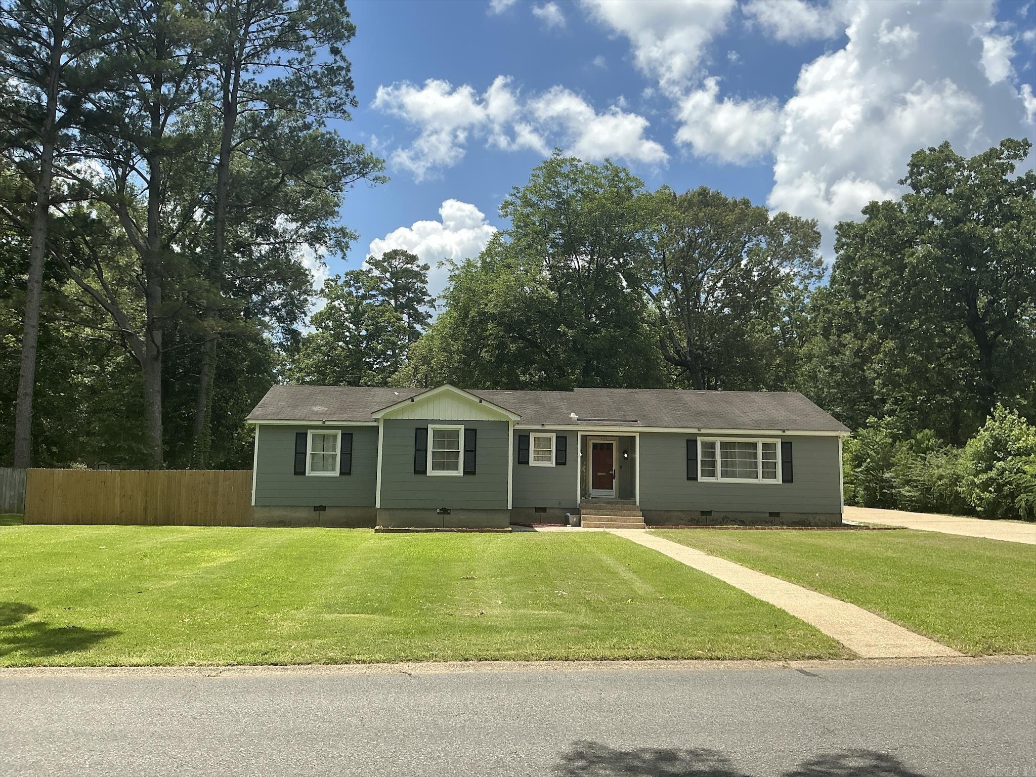 1006 Cedar Crossett, AR 71635