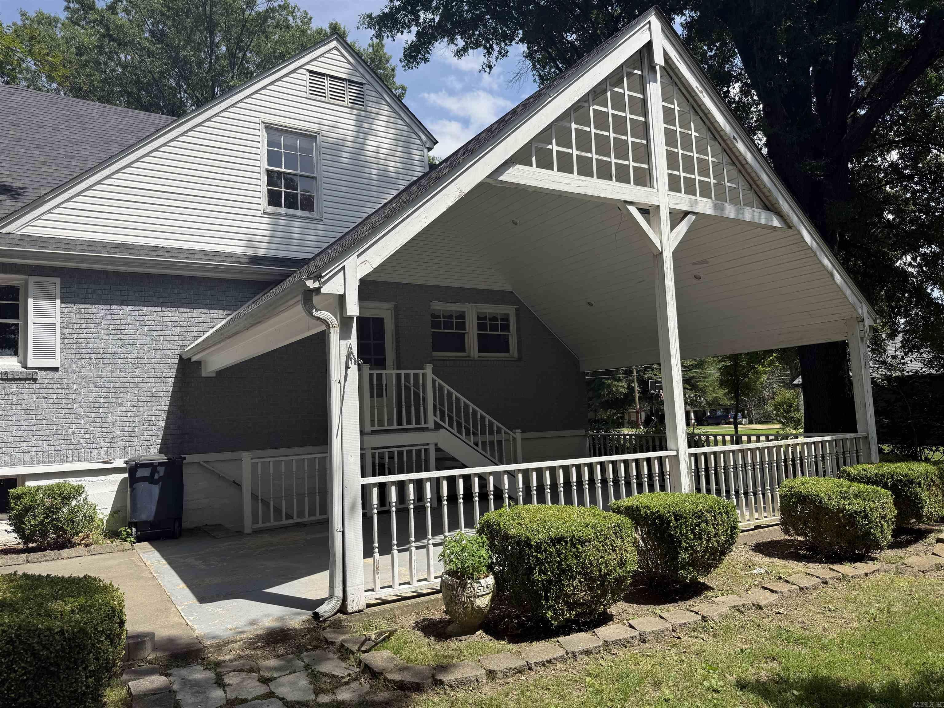 Carport in back