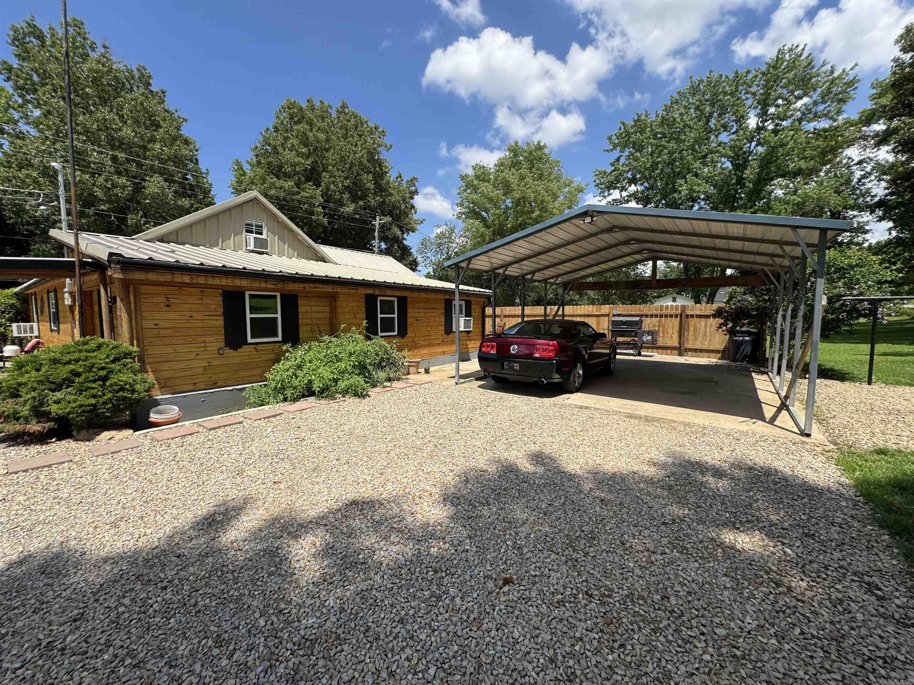 1802 W Clay  Piggott, AR