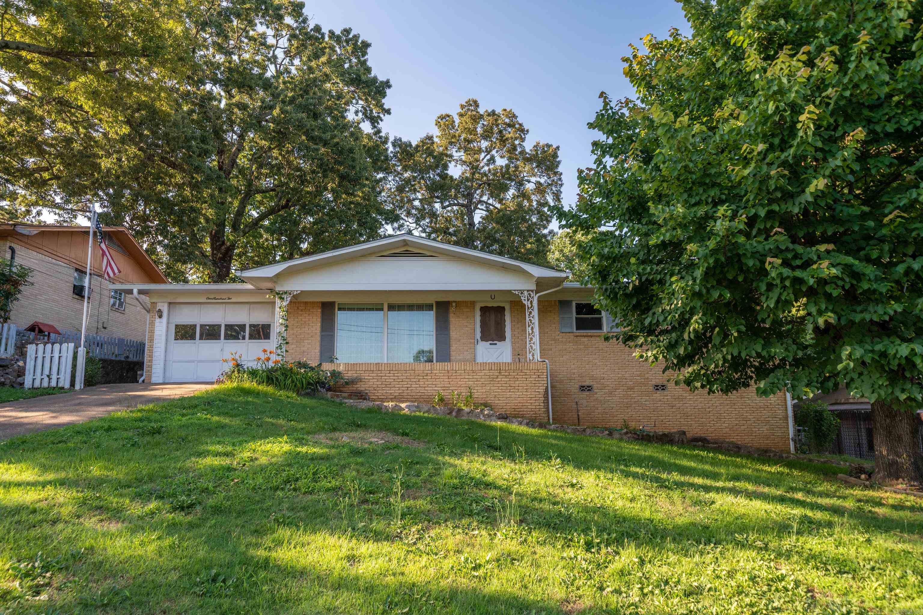 102 Dahlia St  Hot Springs, AR