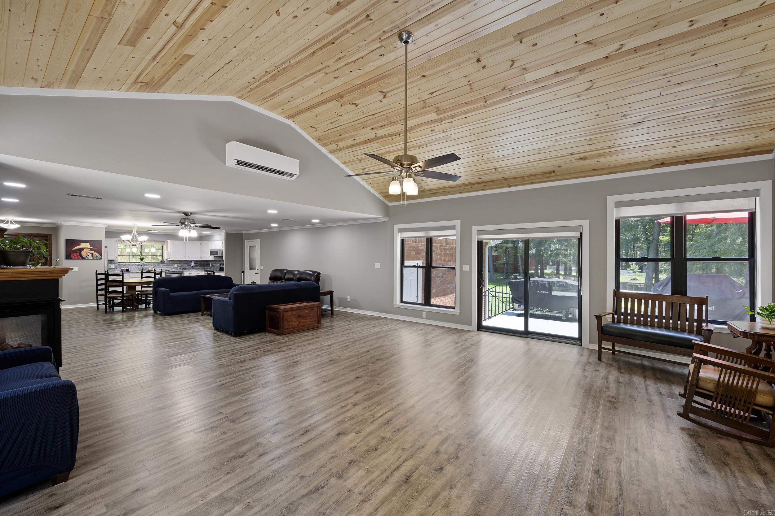 137 Lloyd  London, AR