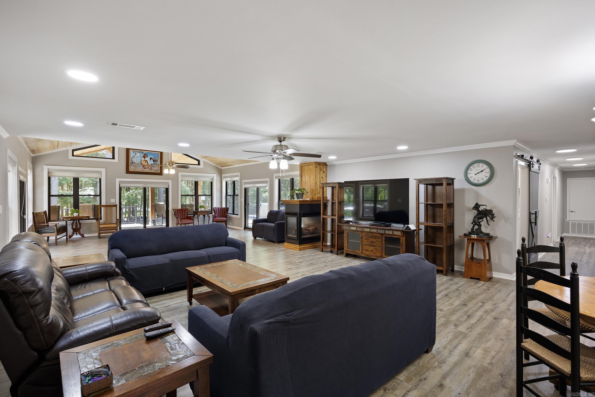 137 Lloyd  London, AR
