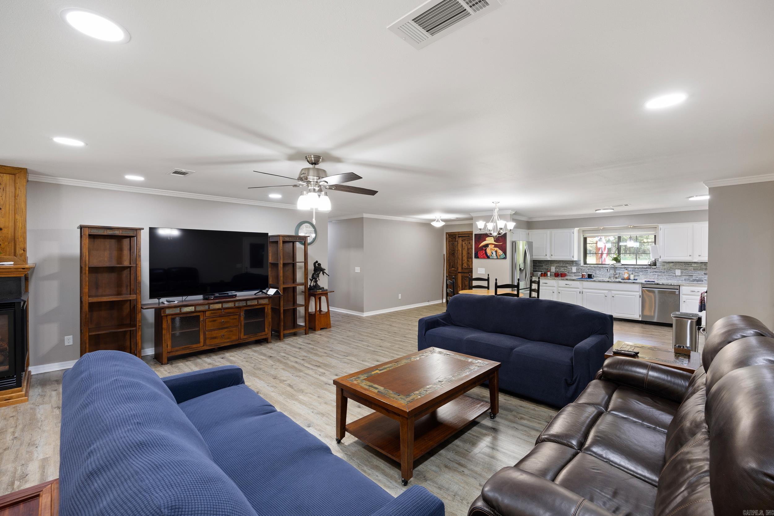 137 Lloyd  London, AR