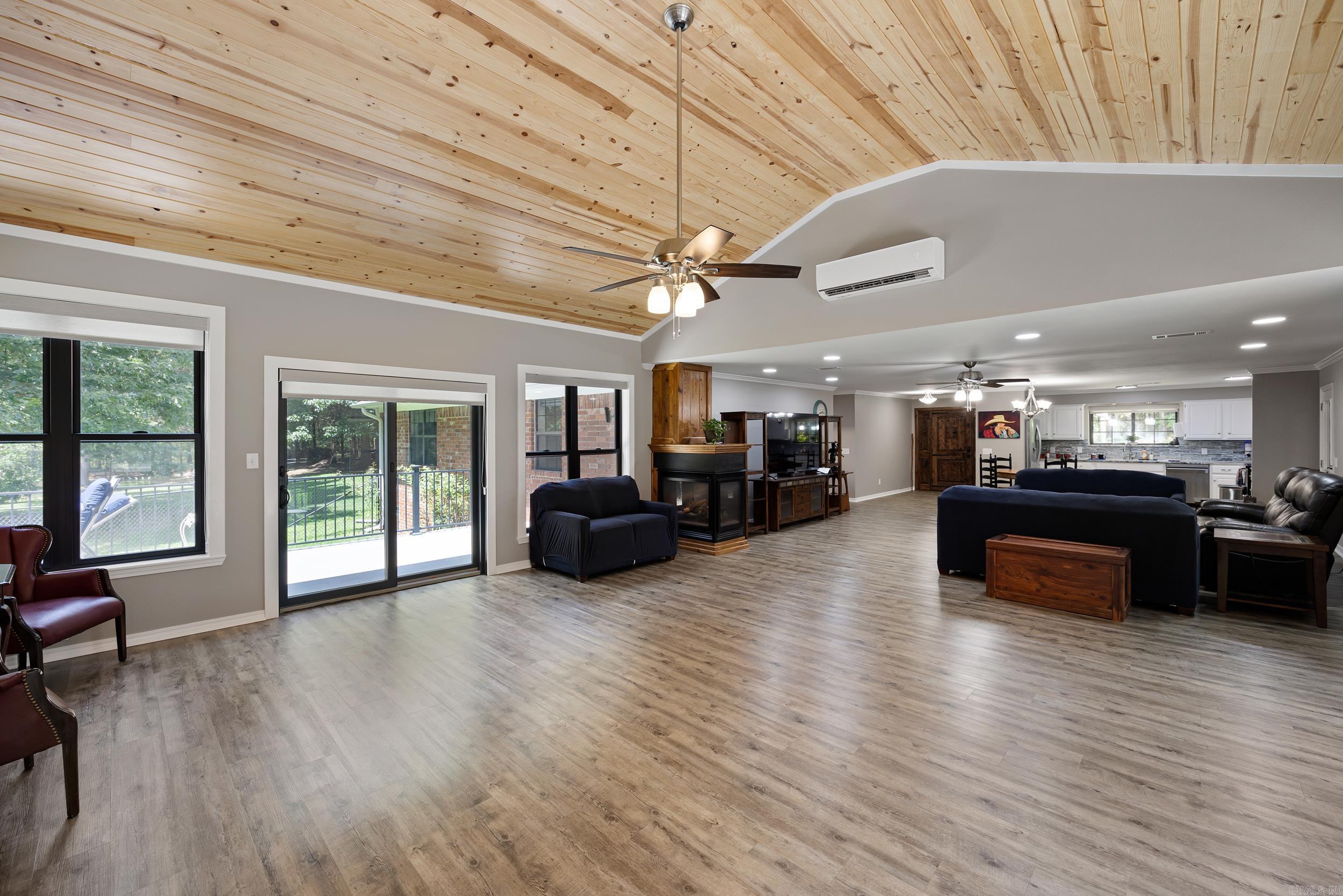 137 Lloyd  London, AR
