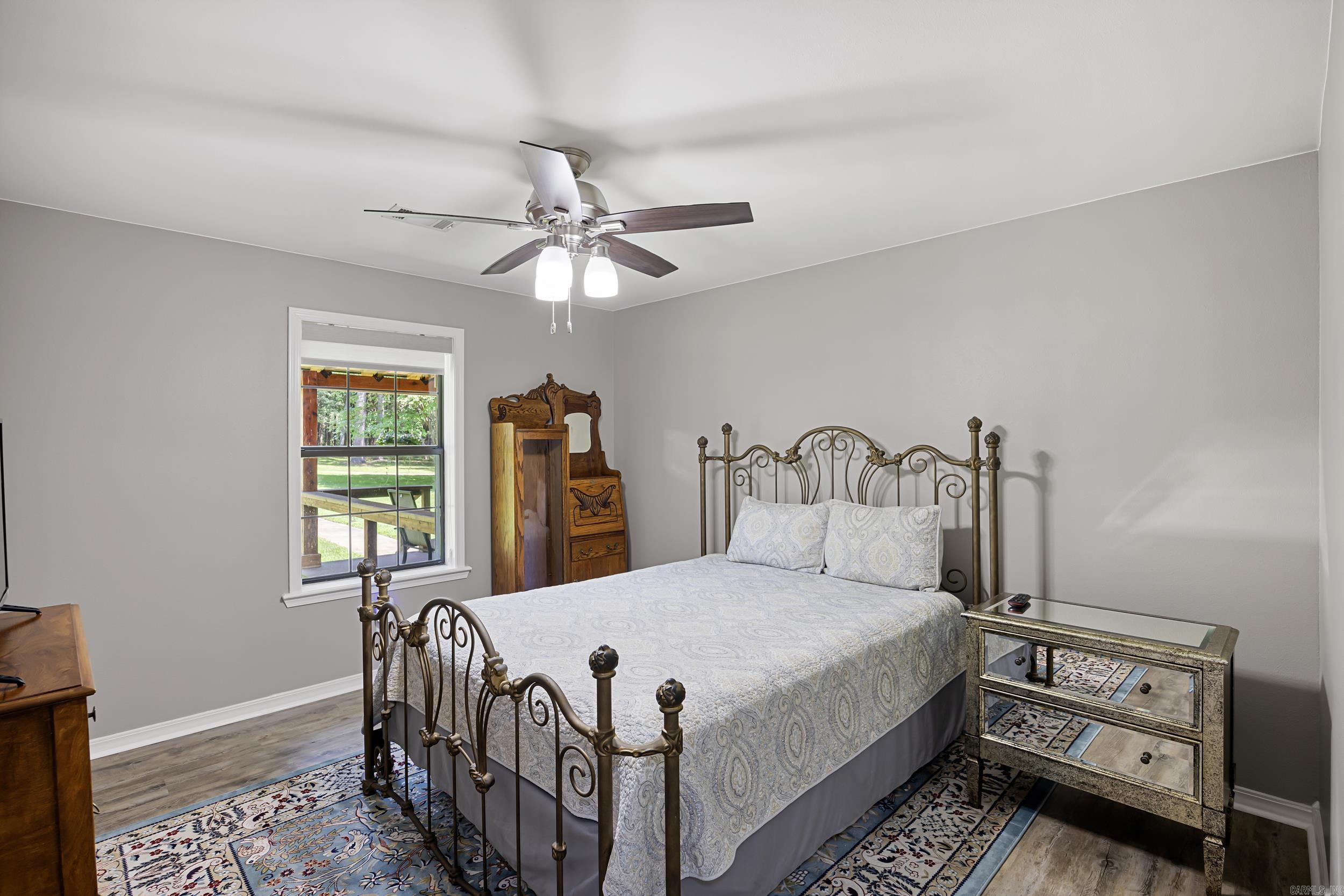 137 Lloyd  London, AR