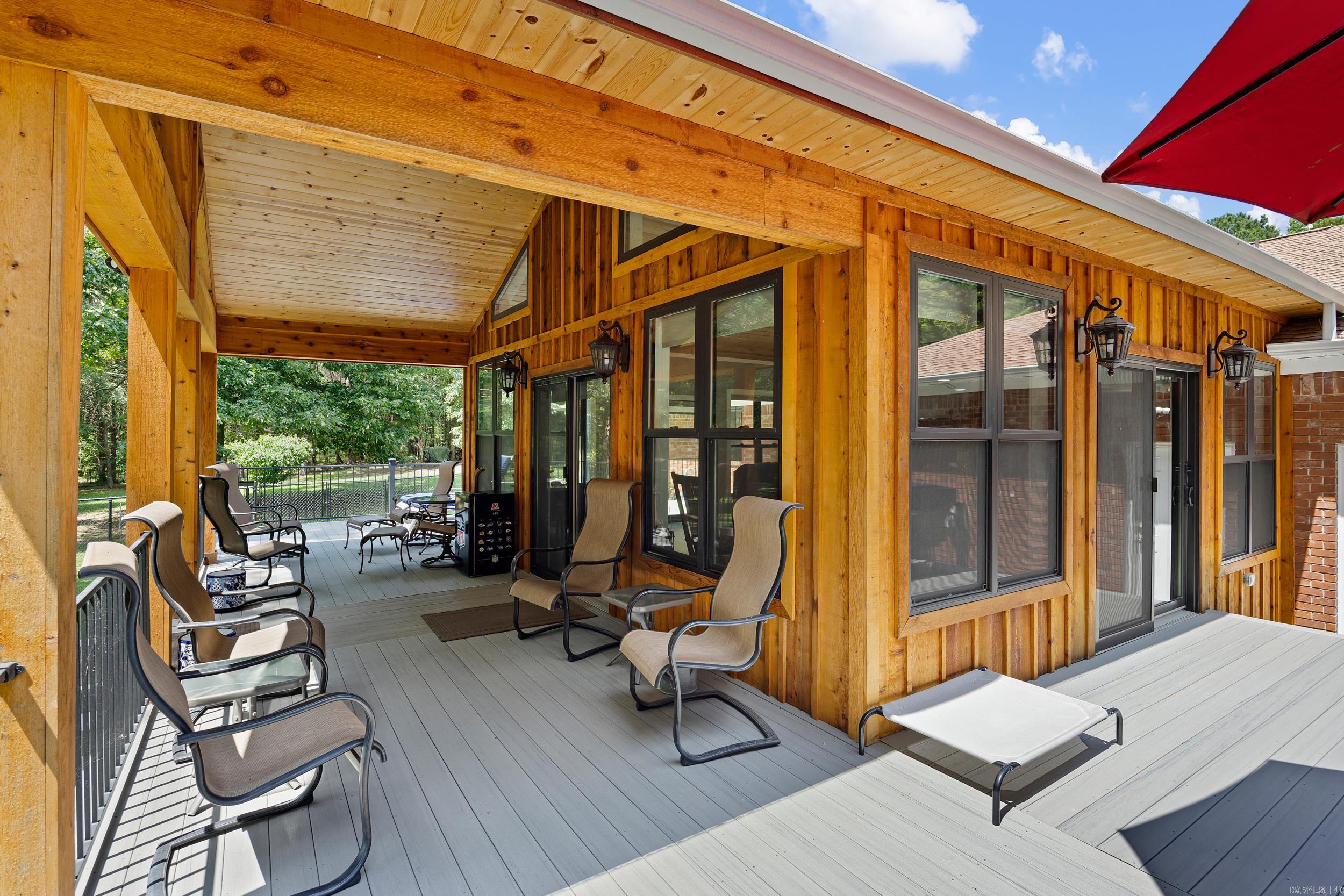 137 Lloyd  London, AR