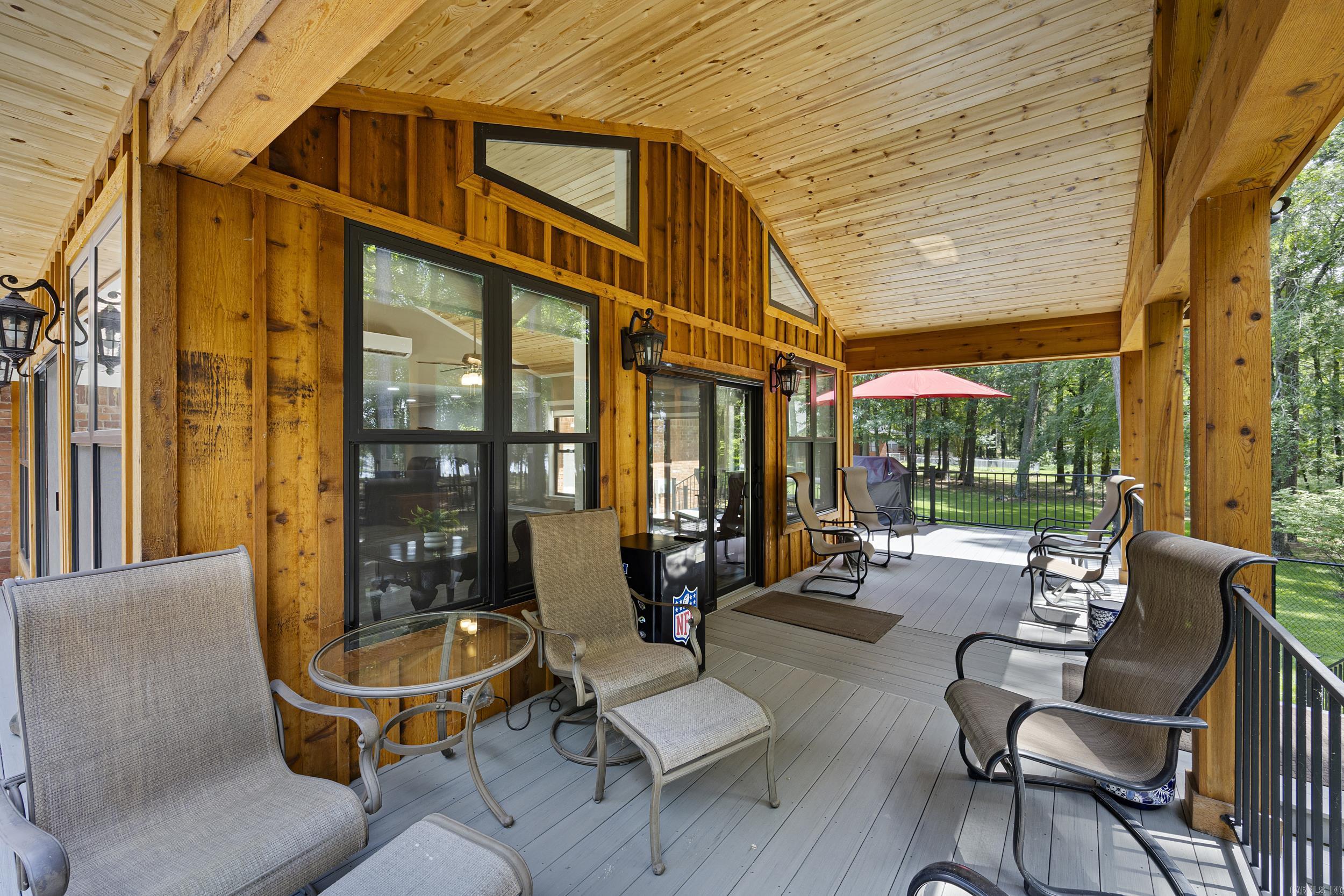 137 Lloyd  London, AR