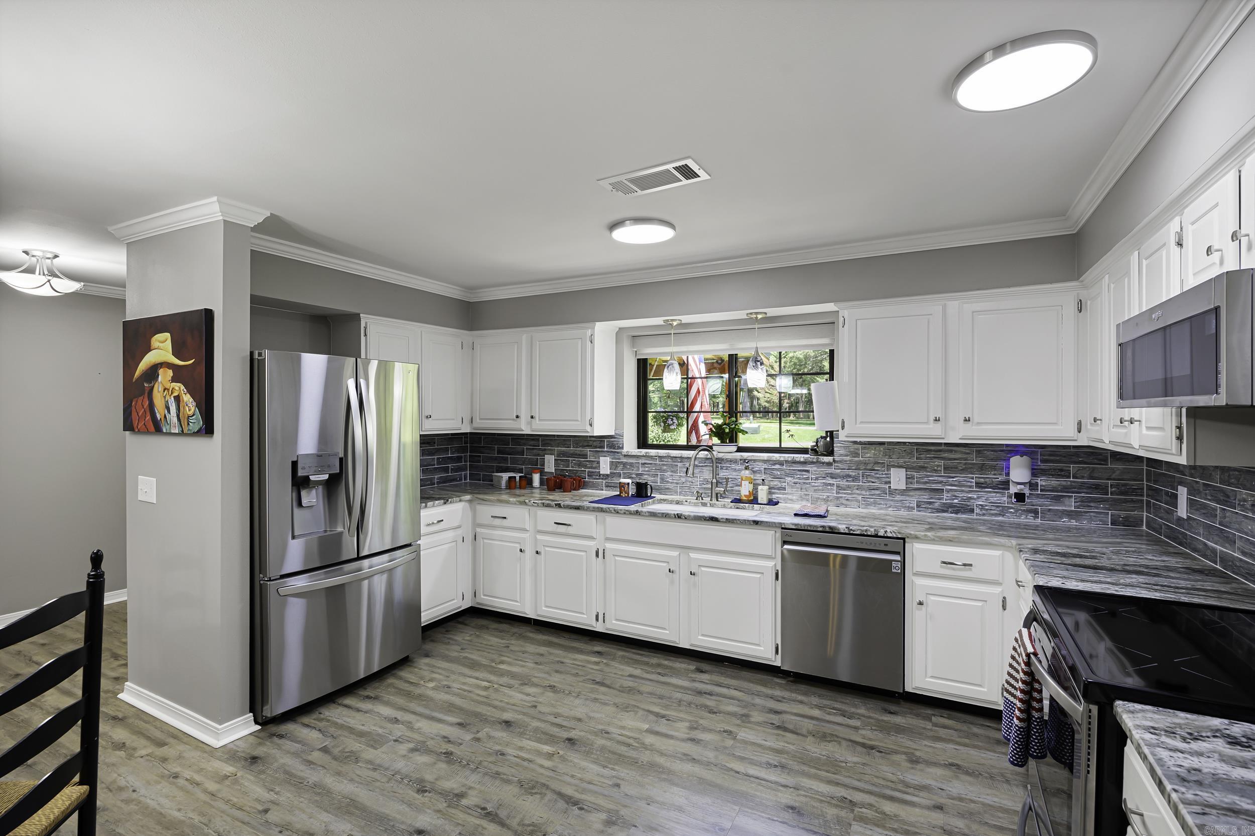137 Lloyd  London, AR
