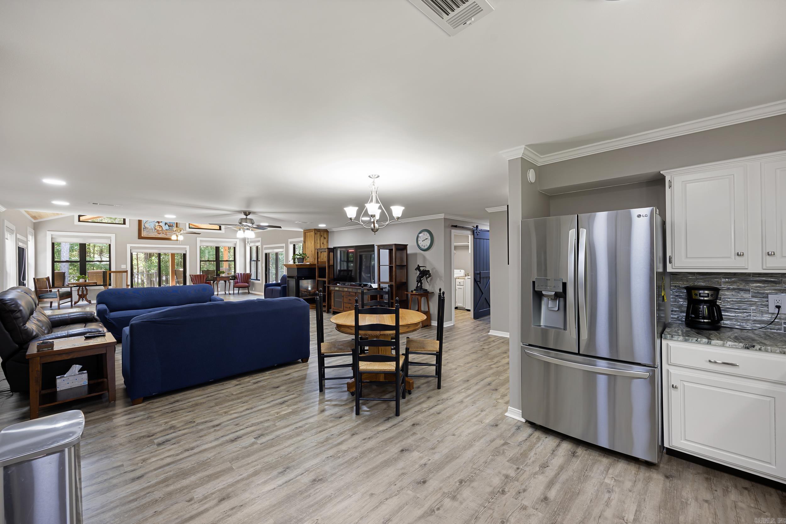 137 Lloyd  London, AR