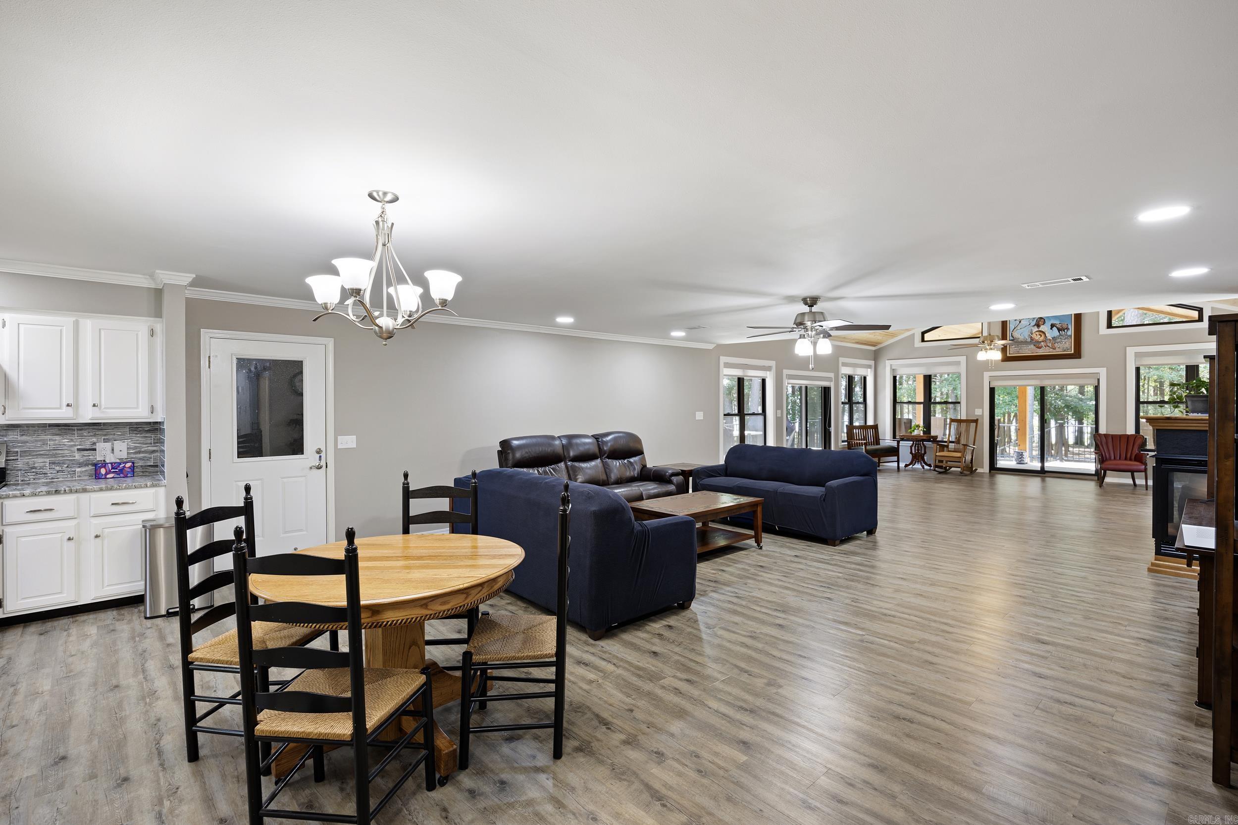 137 Lloyd  London, AR