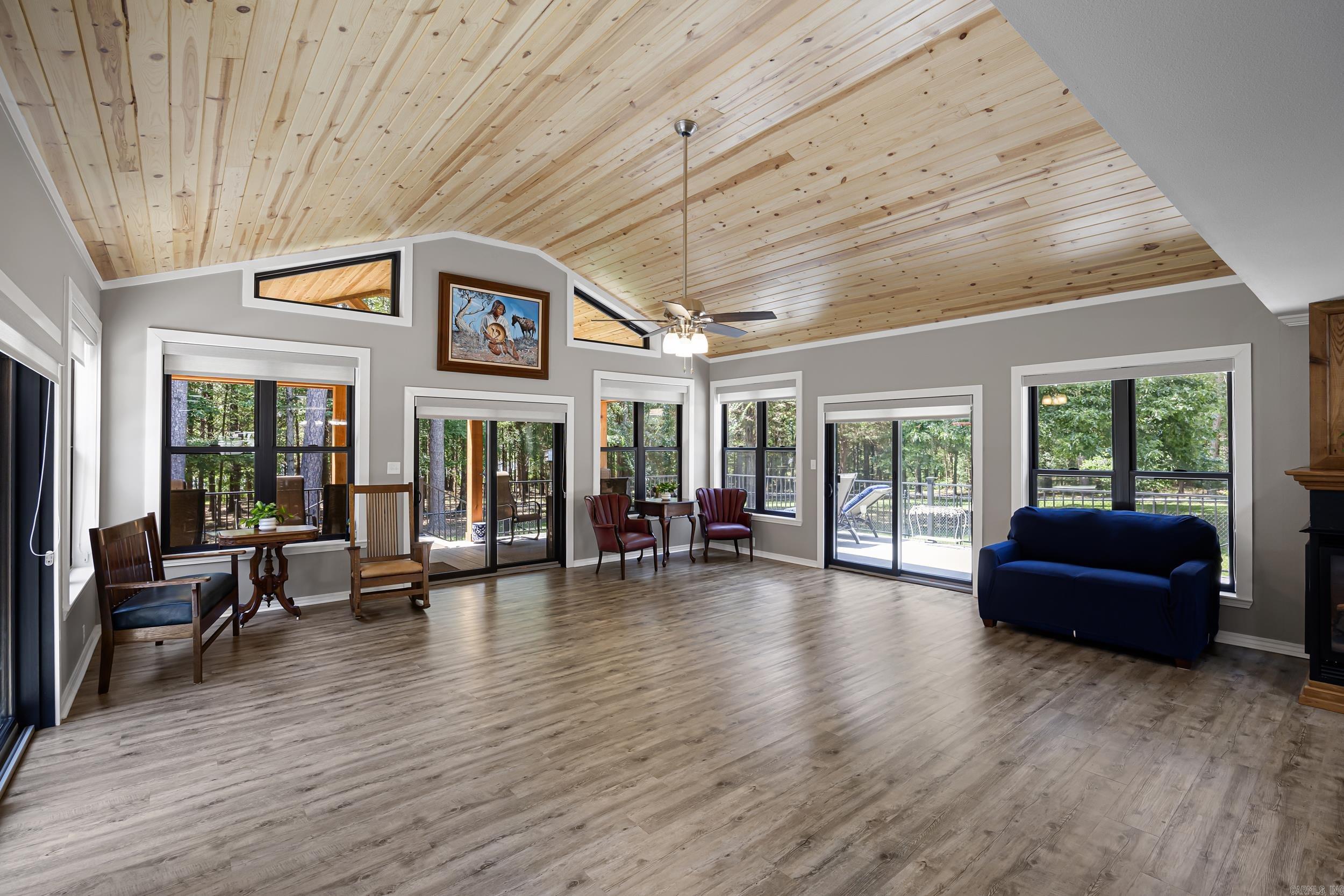 137 Lloyd  London, AR