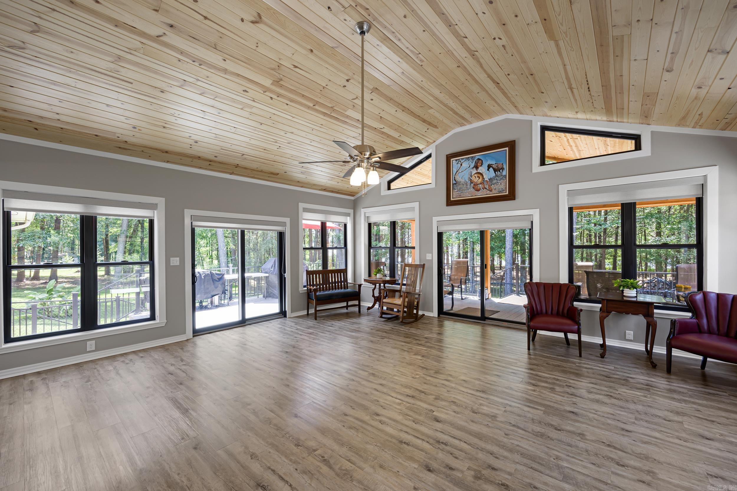 137 Lloyd  London, AR