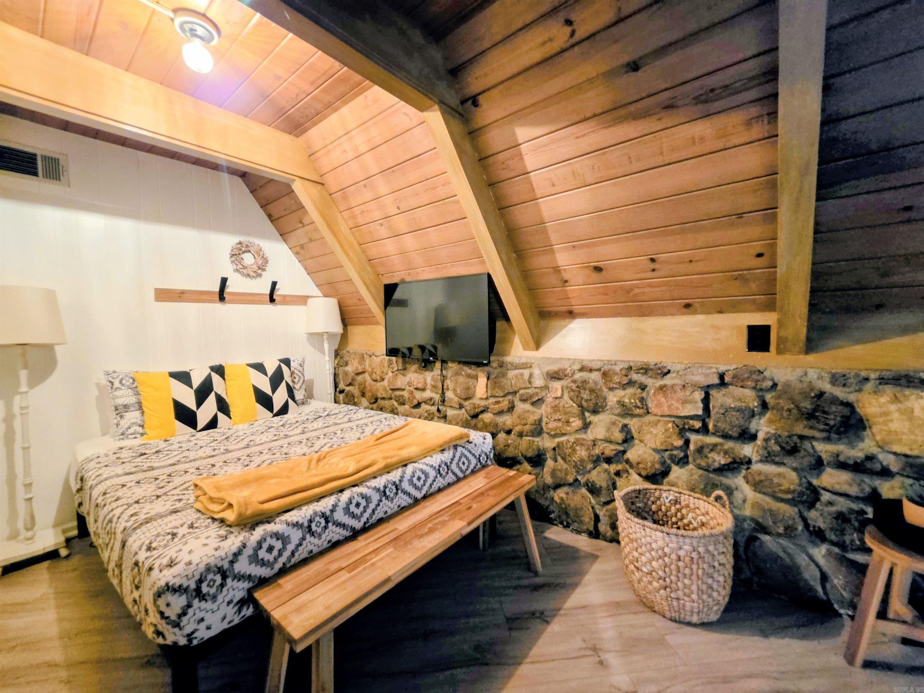 136 Catalina  Hot Springs National Park, AR