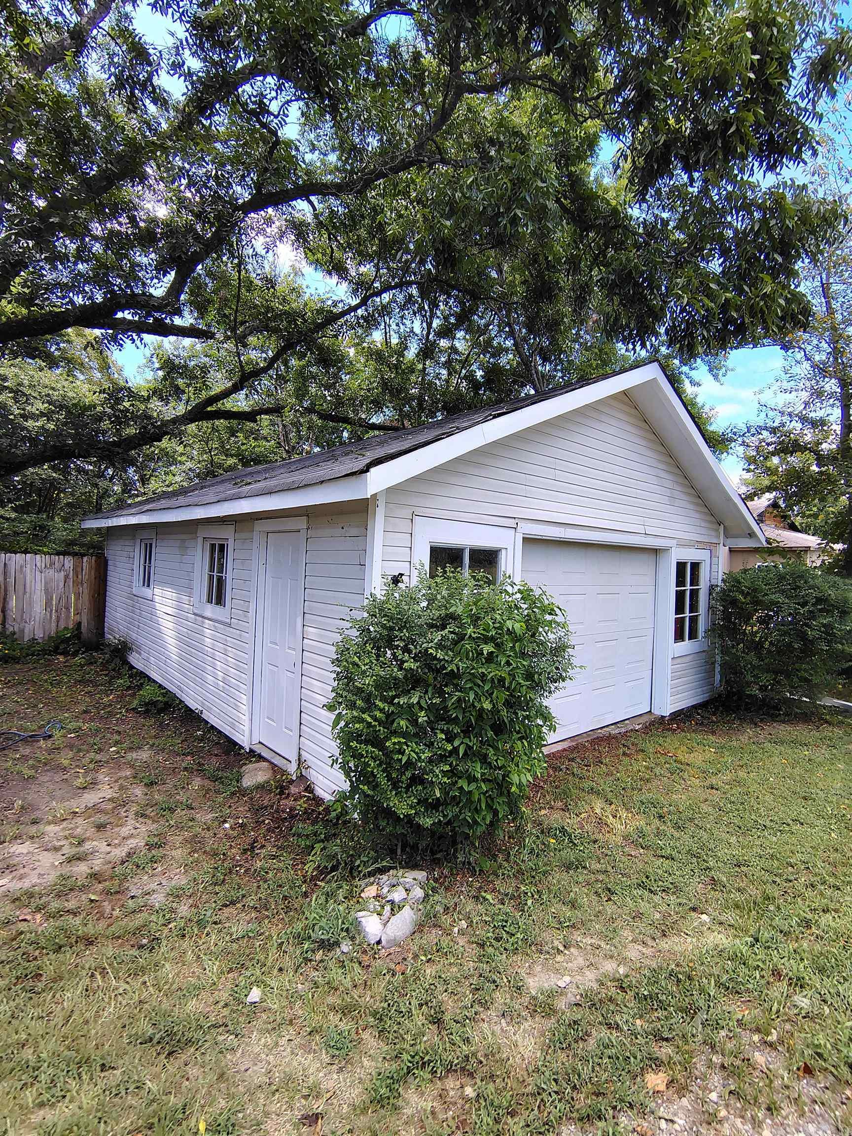 18411 Highway 300  Roland, AR