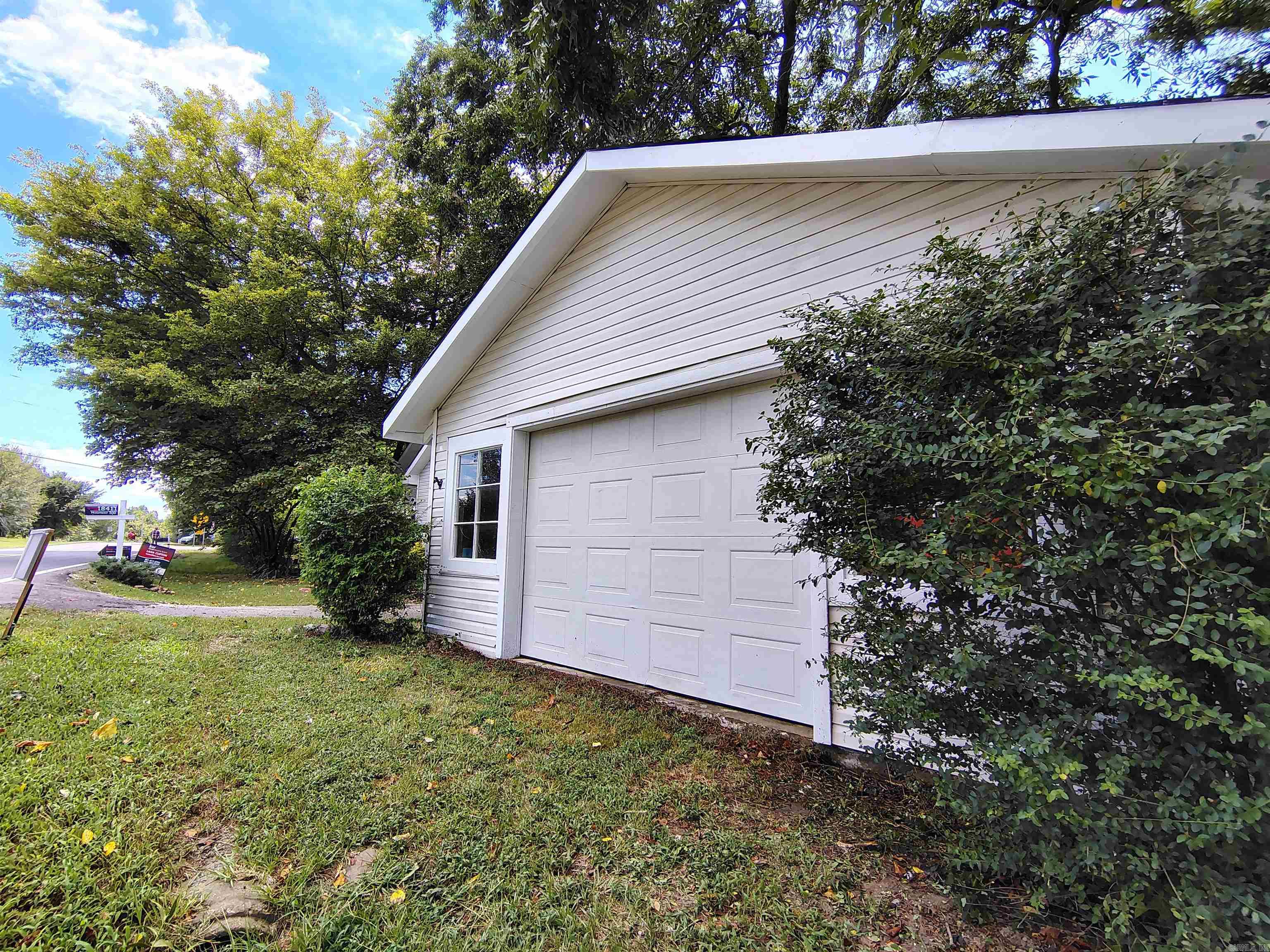 18411 Highway 300  Roland, AR