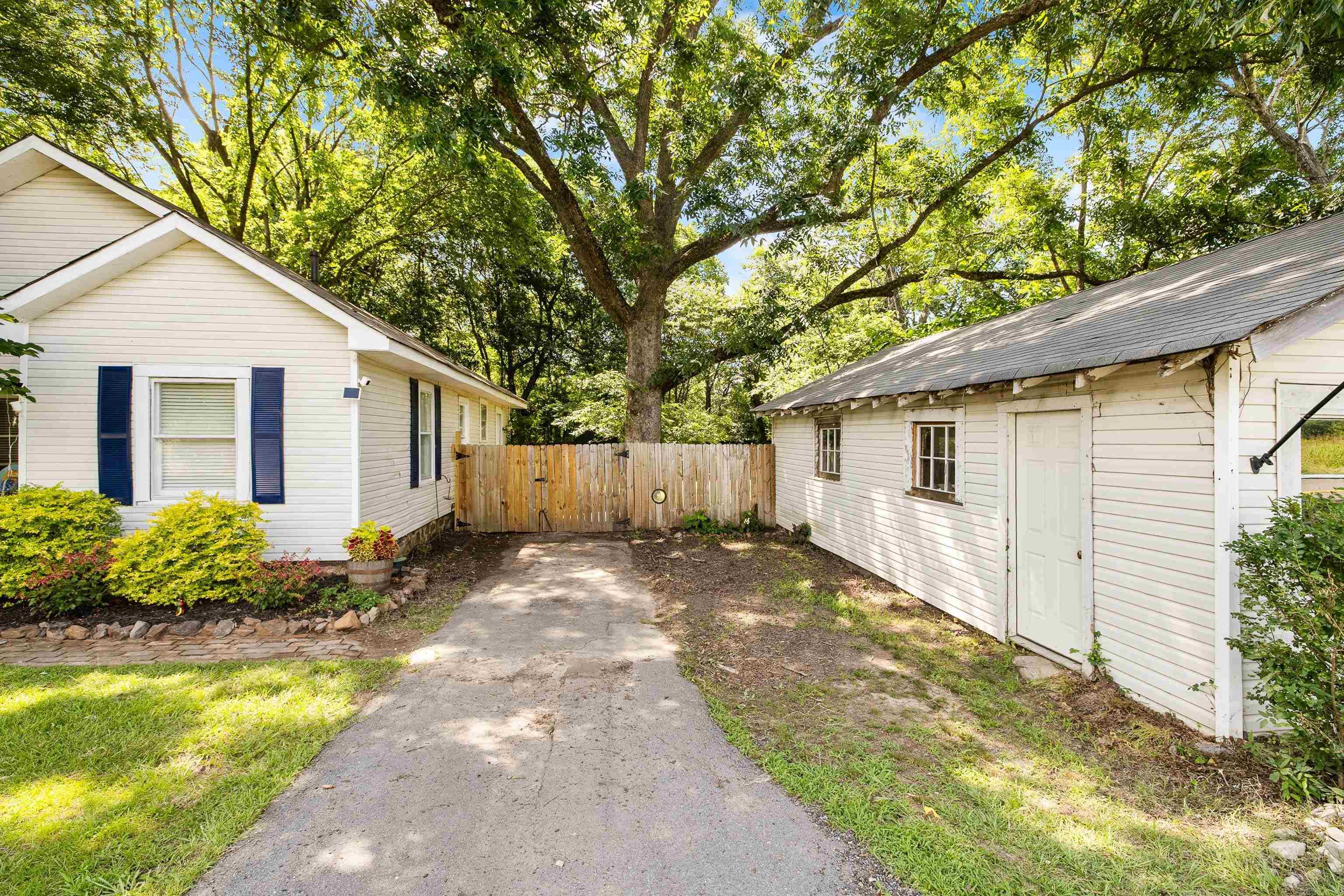 18411 Highway 300  Roland, AR