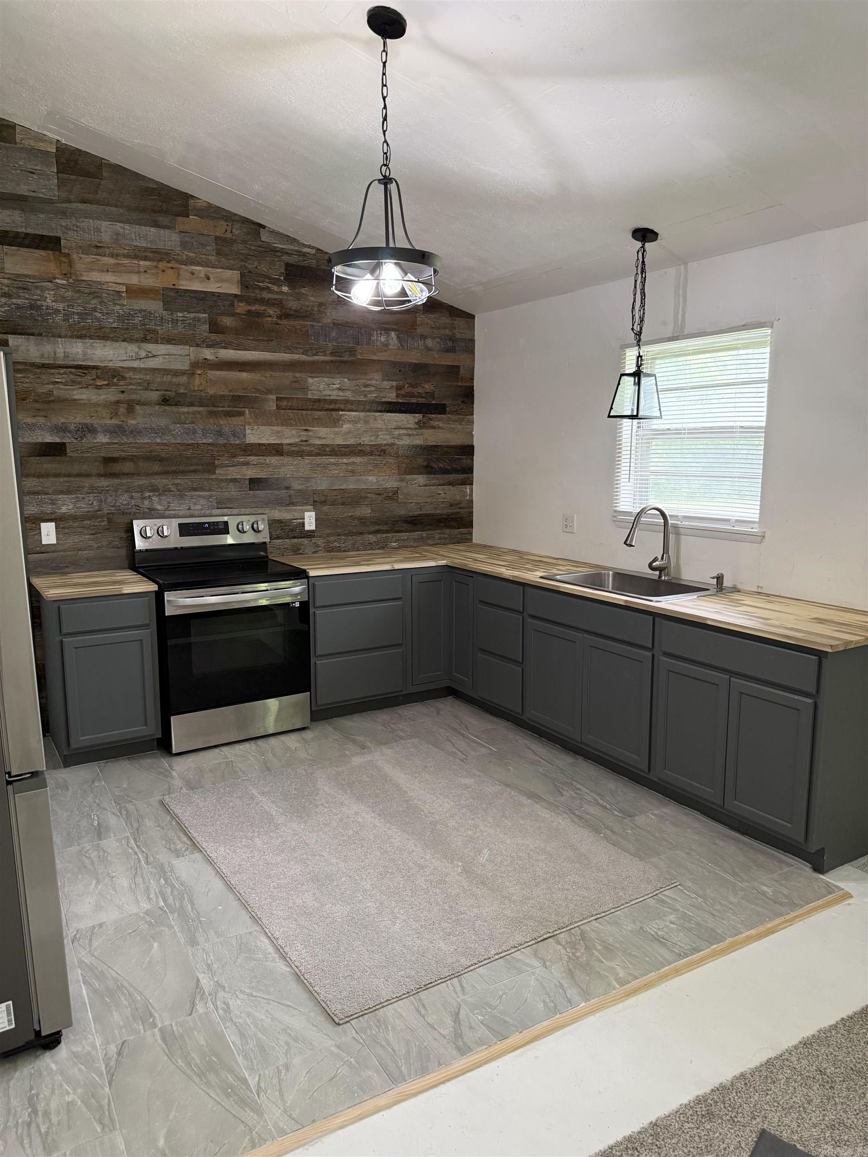 225 Polk Road 123  Mena, AR