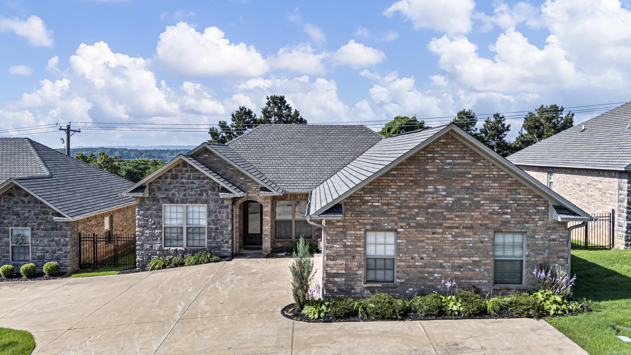 31 Village  Russellville, AR