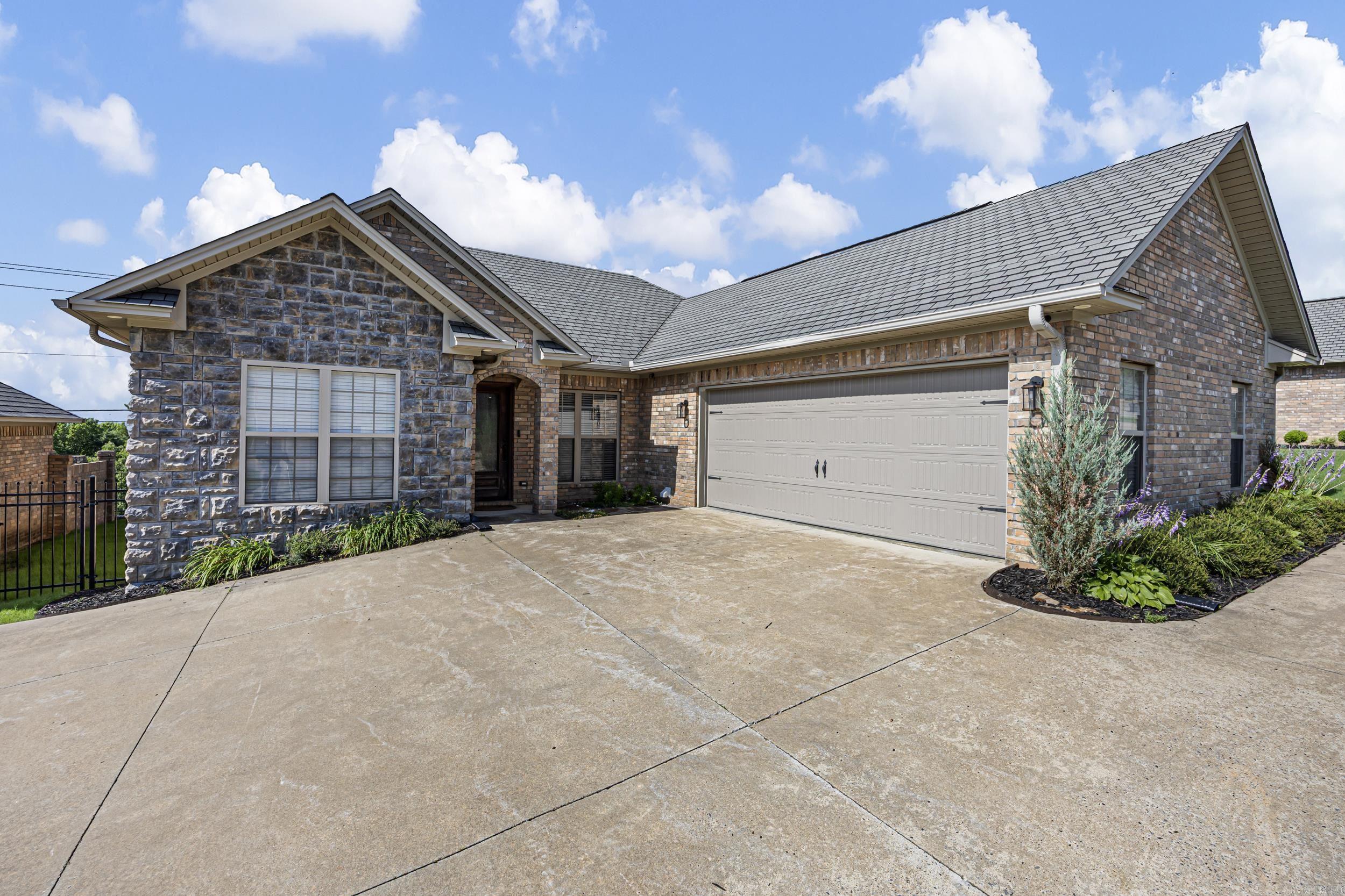 31 Village  Russellville, AR