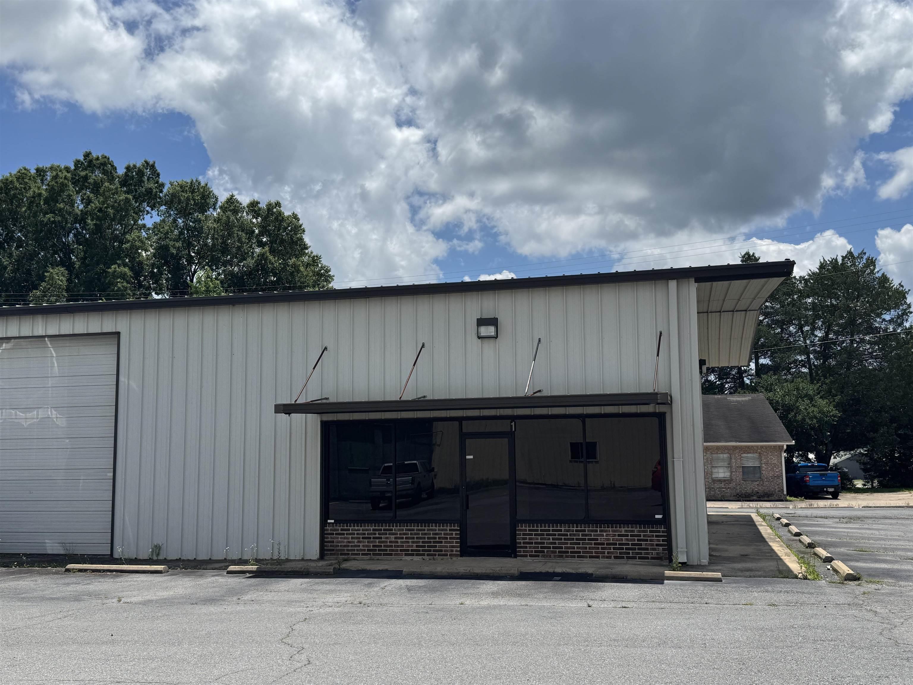 2827 Military  Benton, AR