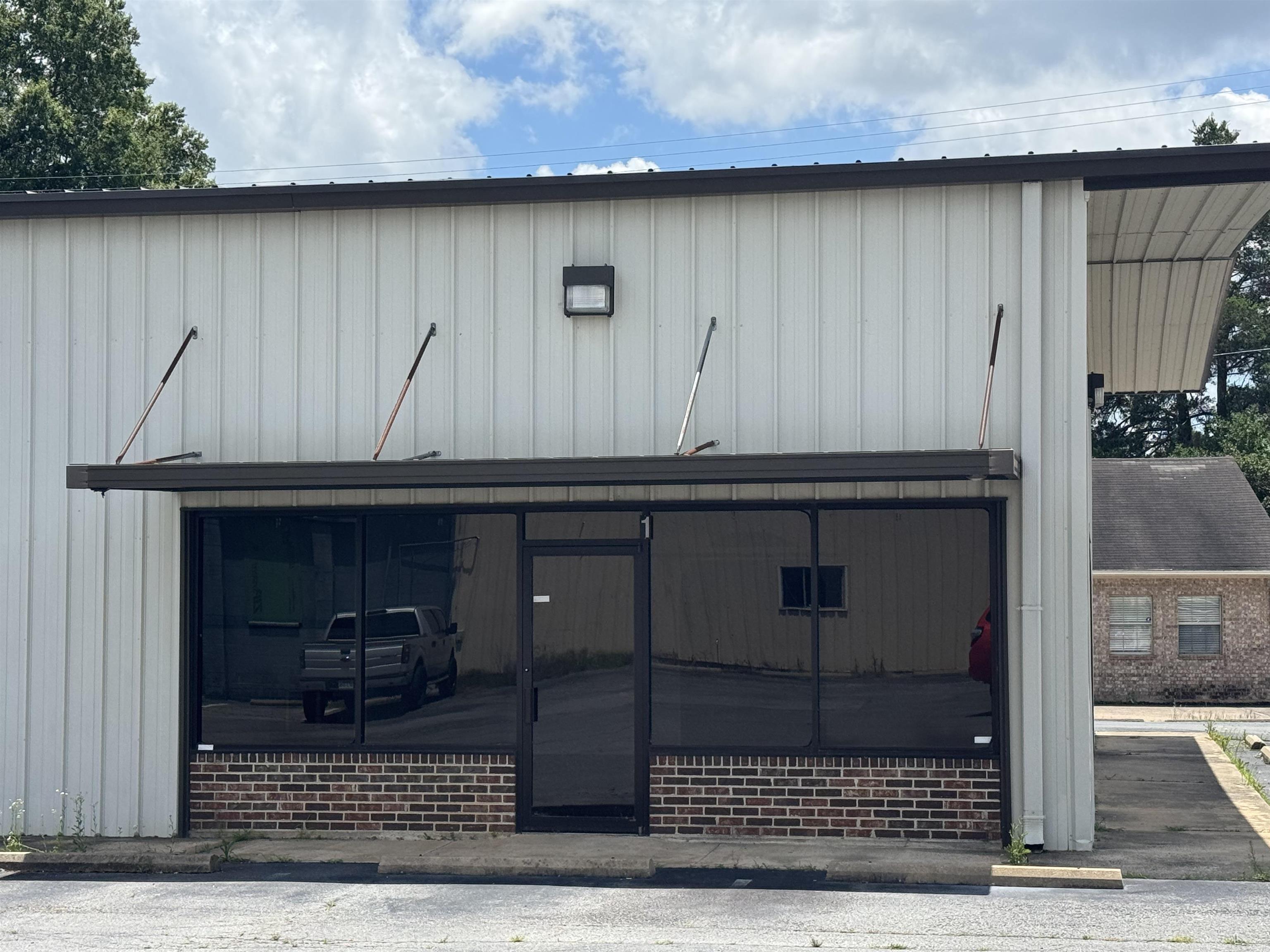 2827 Military  Benton, AR