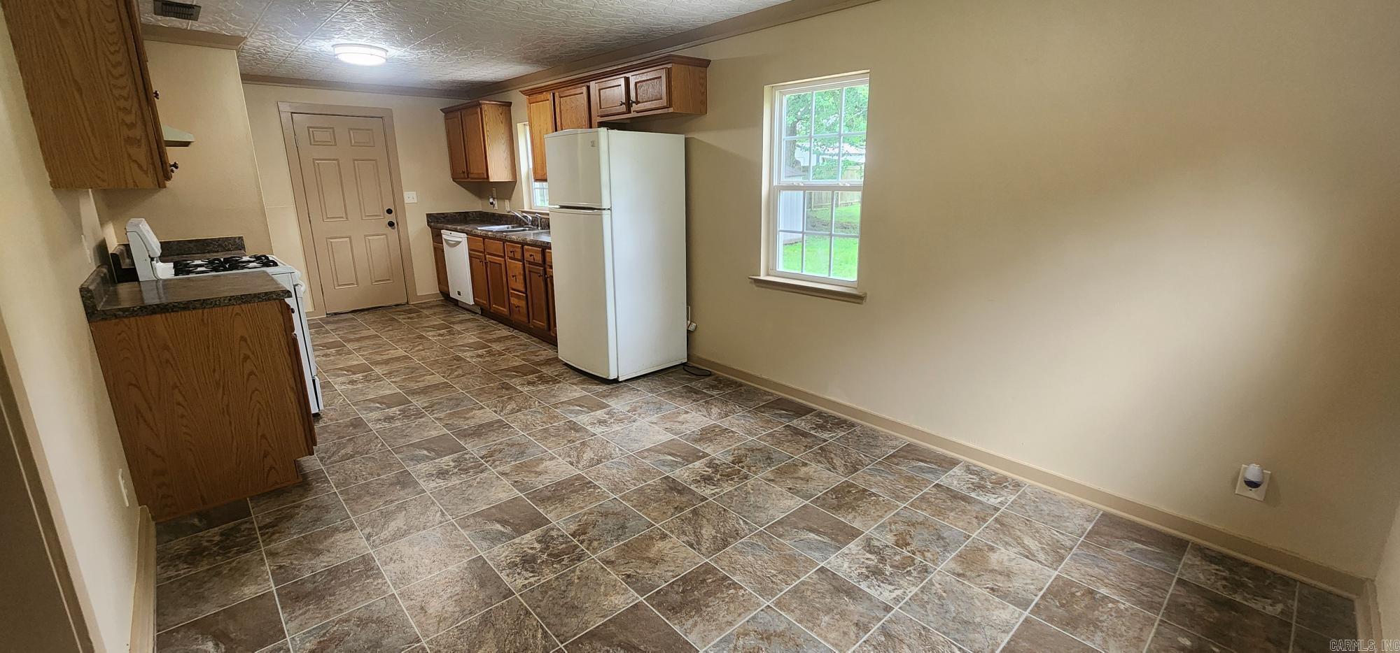 1501 Port Arthur Avenue Mena, AR 71953